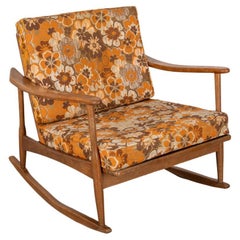 Mecedora vintage años 60 en madera y tela diseño italiano
