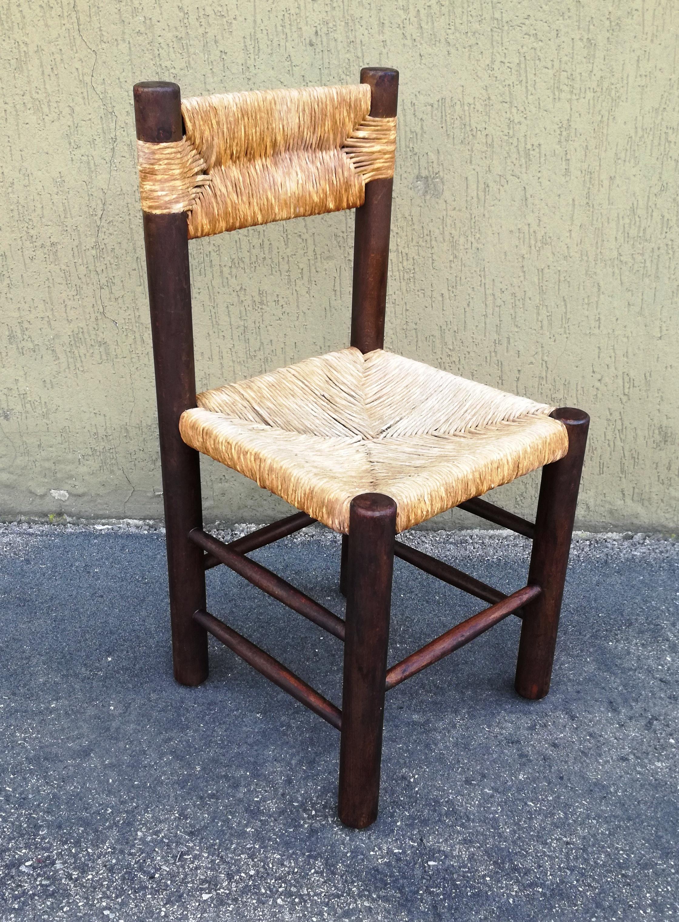 sedia nello stile di Charlotte Perriand, mod Dordogne. questa sedia fu prodotta da Corbetta italy. Modello depositato. anni 60. struttura solida ,sana e senza tarli, paglia in ordine.