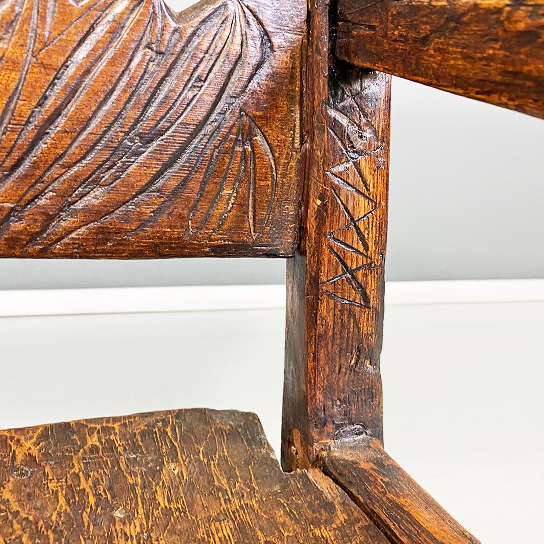 Sedia antica italiana con schienale alto e braccioli in legno intagliato 1800 ca For Sale 4