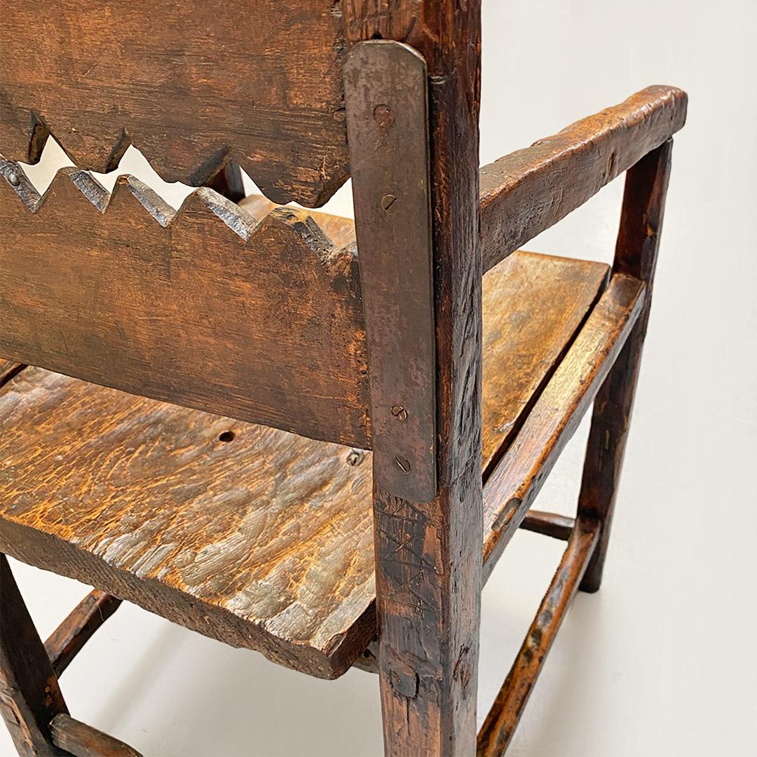 Sedia antica italiana con schienale alto e braccioli in legno intagliato 1800 ca For Sale 5