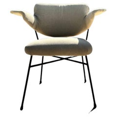 Silla Neptunia del siglo XX patas de metal del estudio Arflex B.B.P.R. de 1953