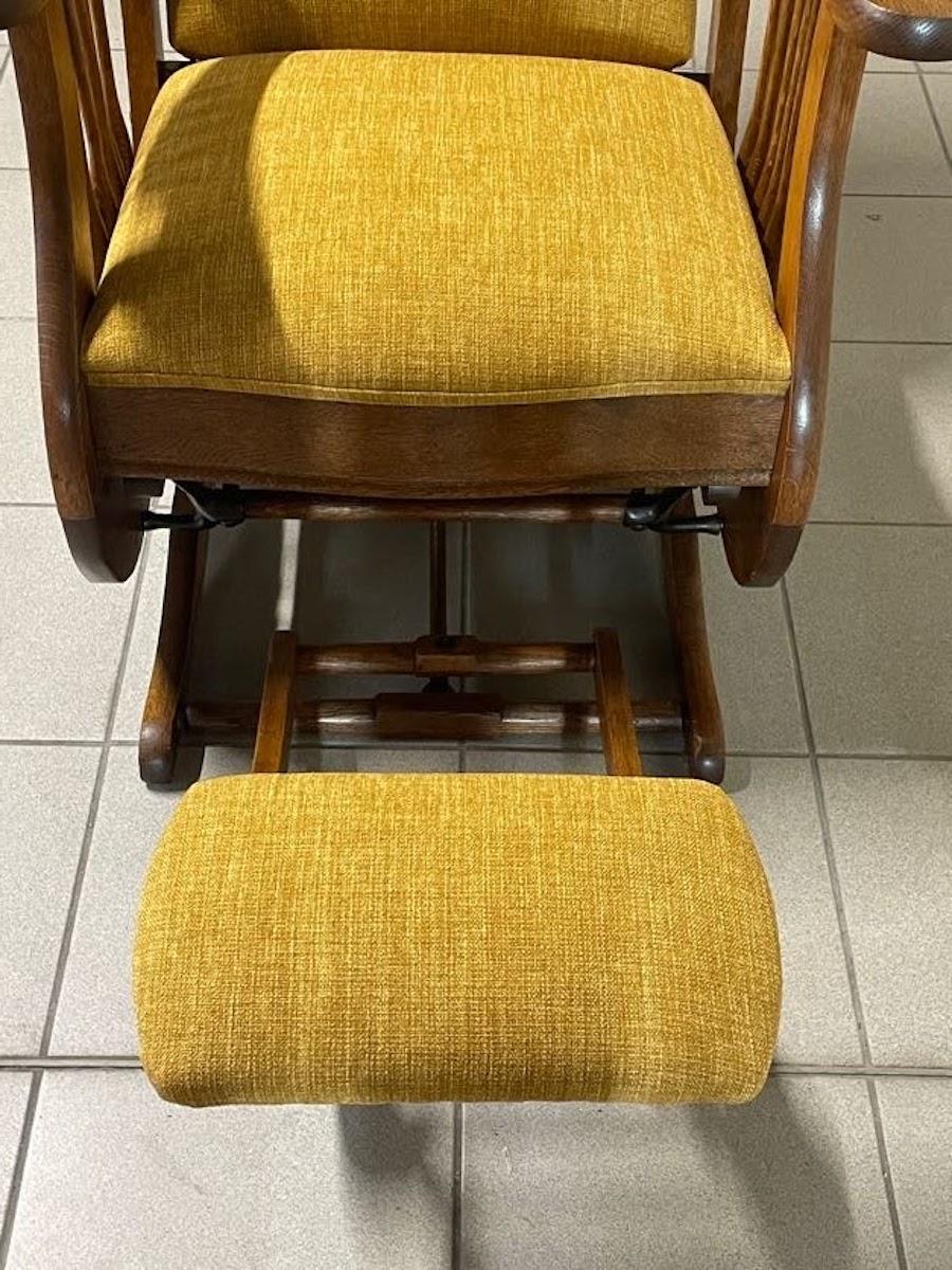 Chaise basculante fin 19e - début 20e siècle avec pouf en vente 6