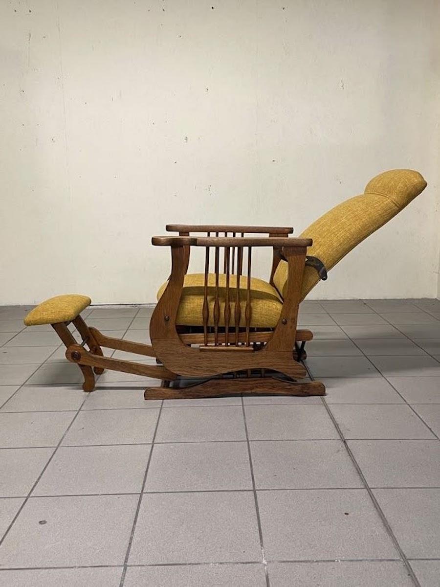 Chaise basculante fin 19e - début 20e siècle avec pouf en vente 7