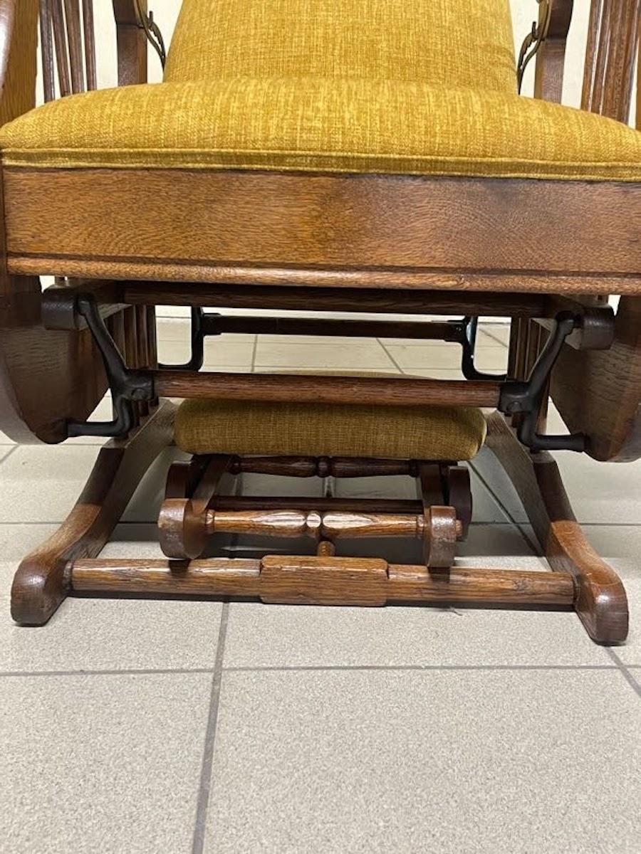 Chaise basculante fin 19e - début 20e siècle avec pouf en vente 13