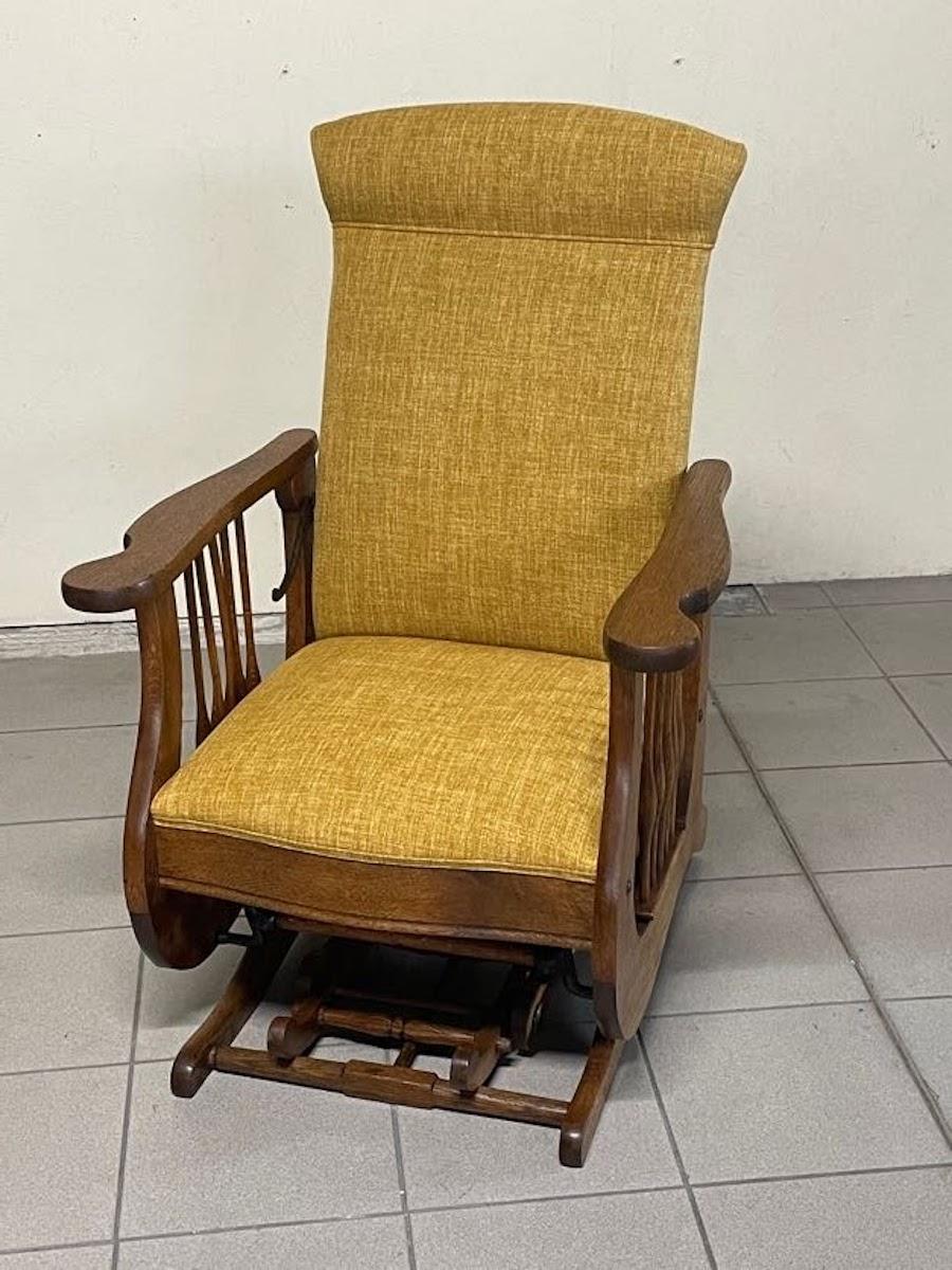 French Chaise basculante fin 19e - début 20e siècle avec pouf en vente