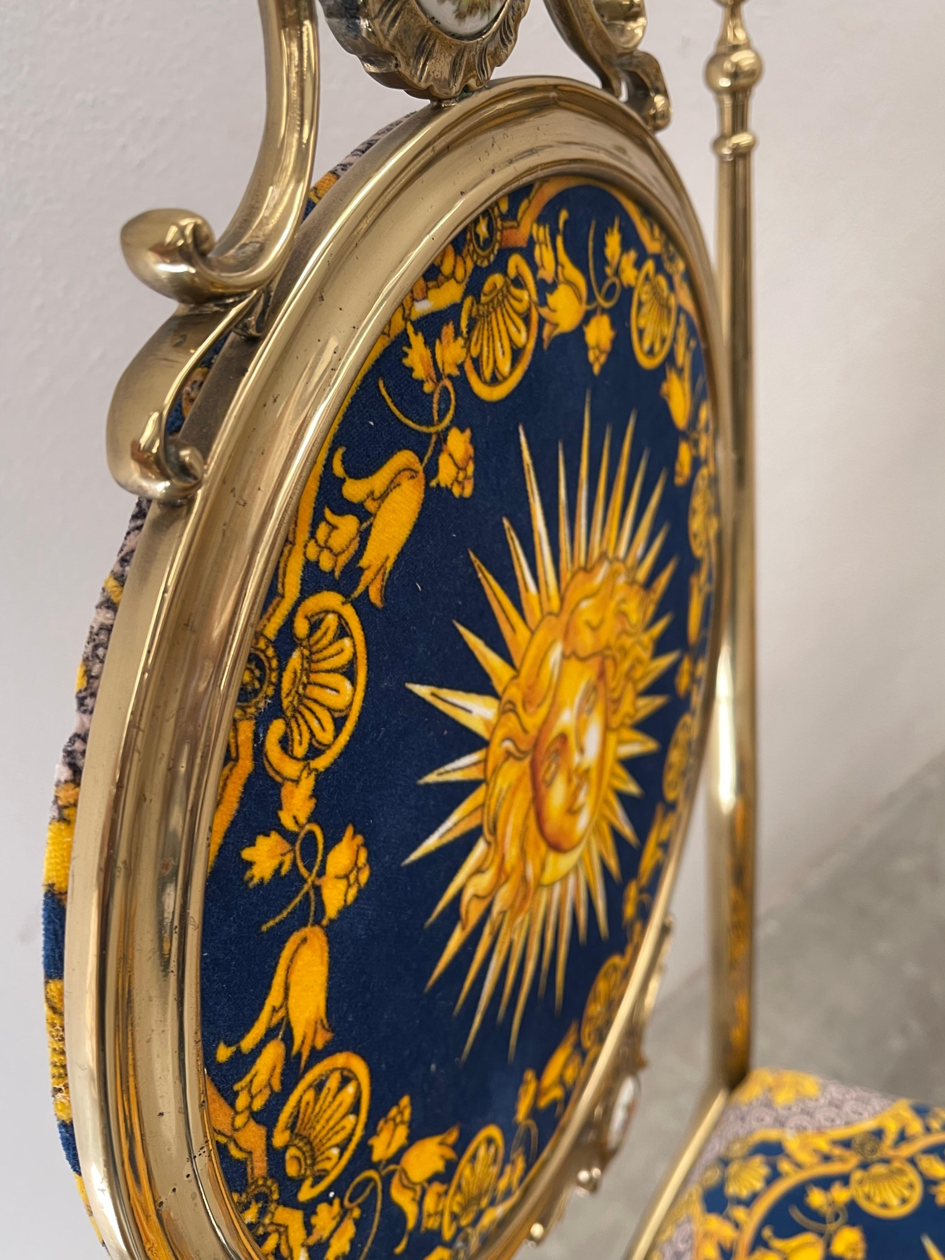 Blauer Versailles-Stuhl gold (Sonstiges) im Angebot