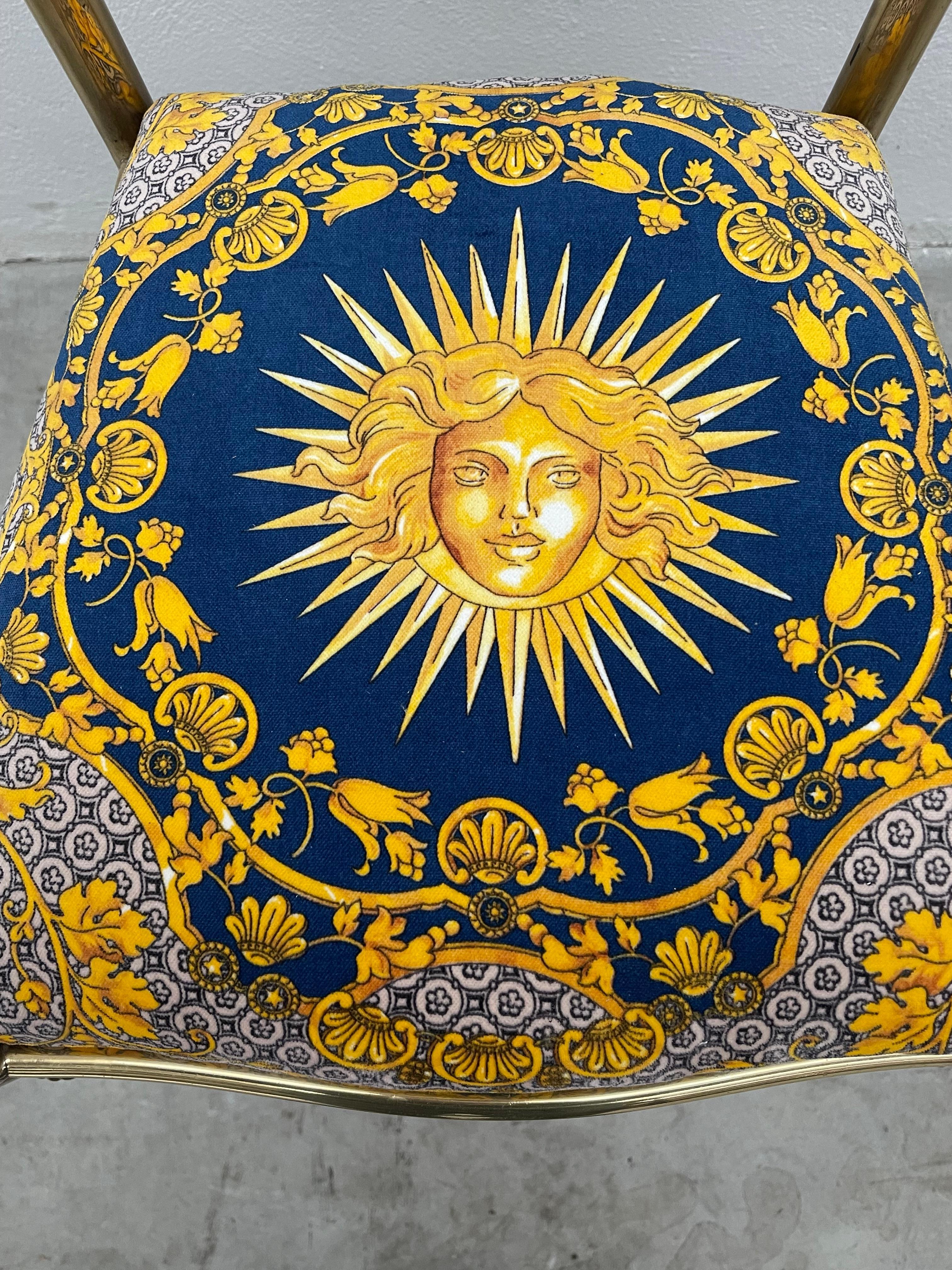 Blauer Versailles-Stuhl gold (Sonstiges) im Angebot