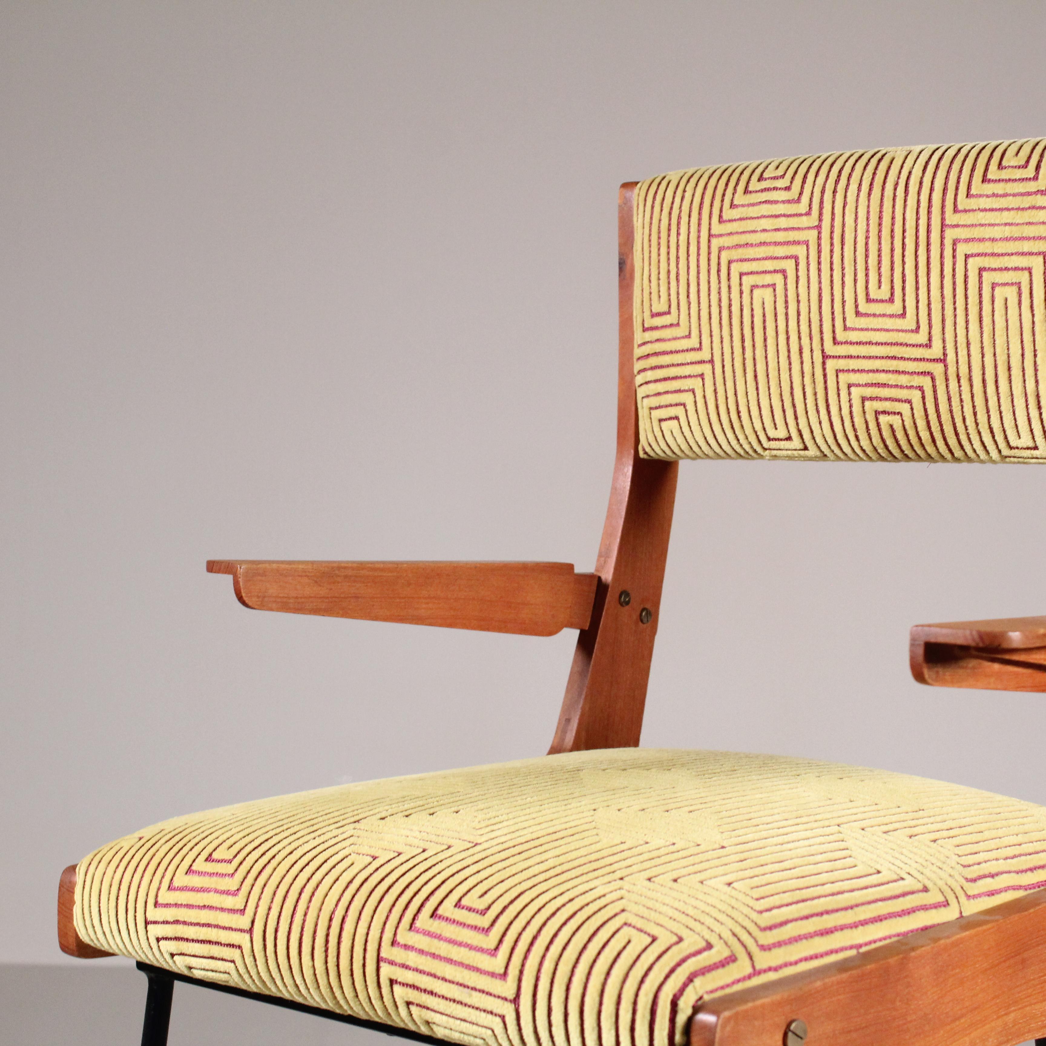 Silla con reposabrazos circa 1960 en venta 3