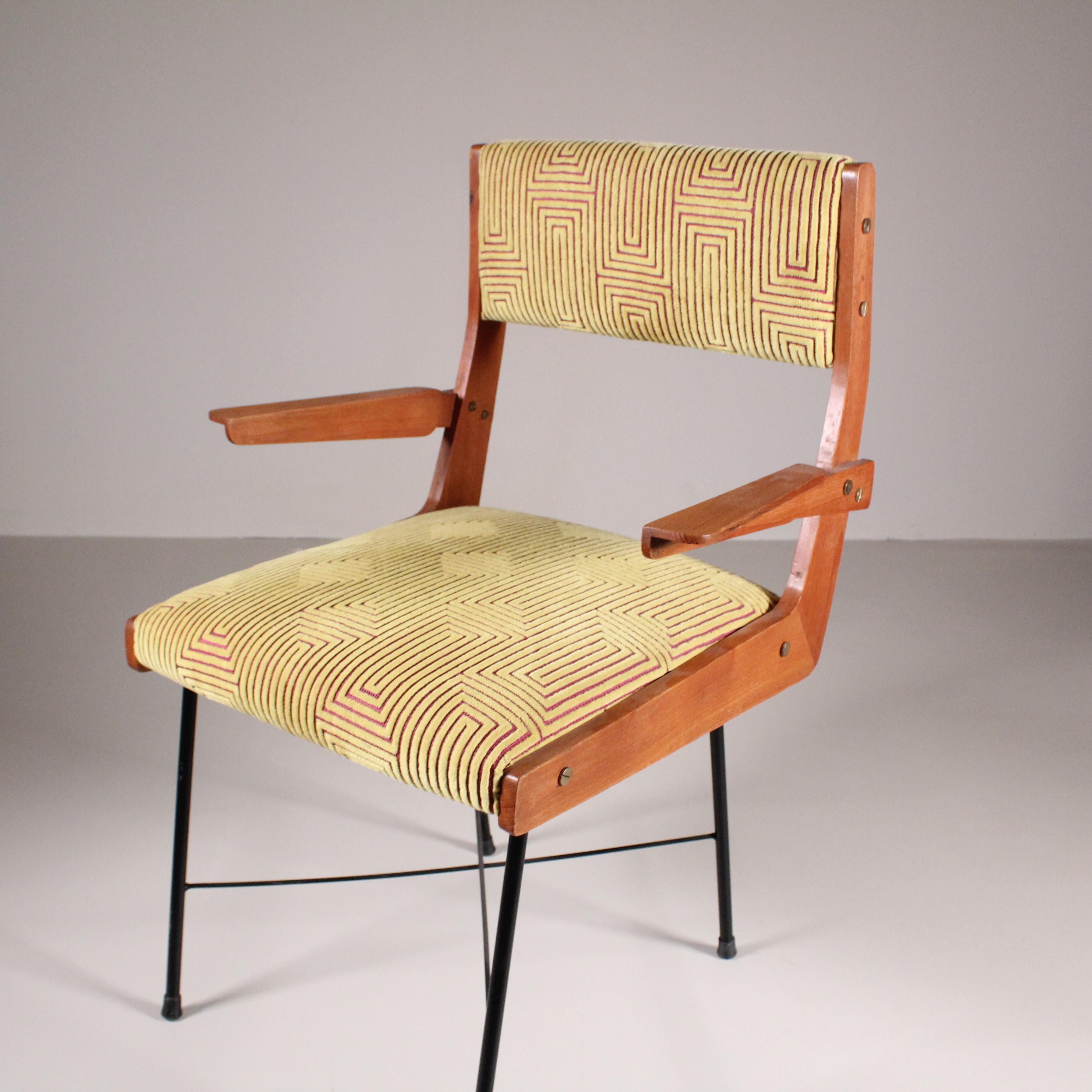 Silla con reposabrazos circa 1960 en venta 4