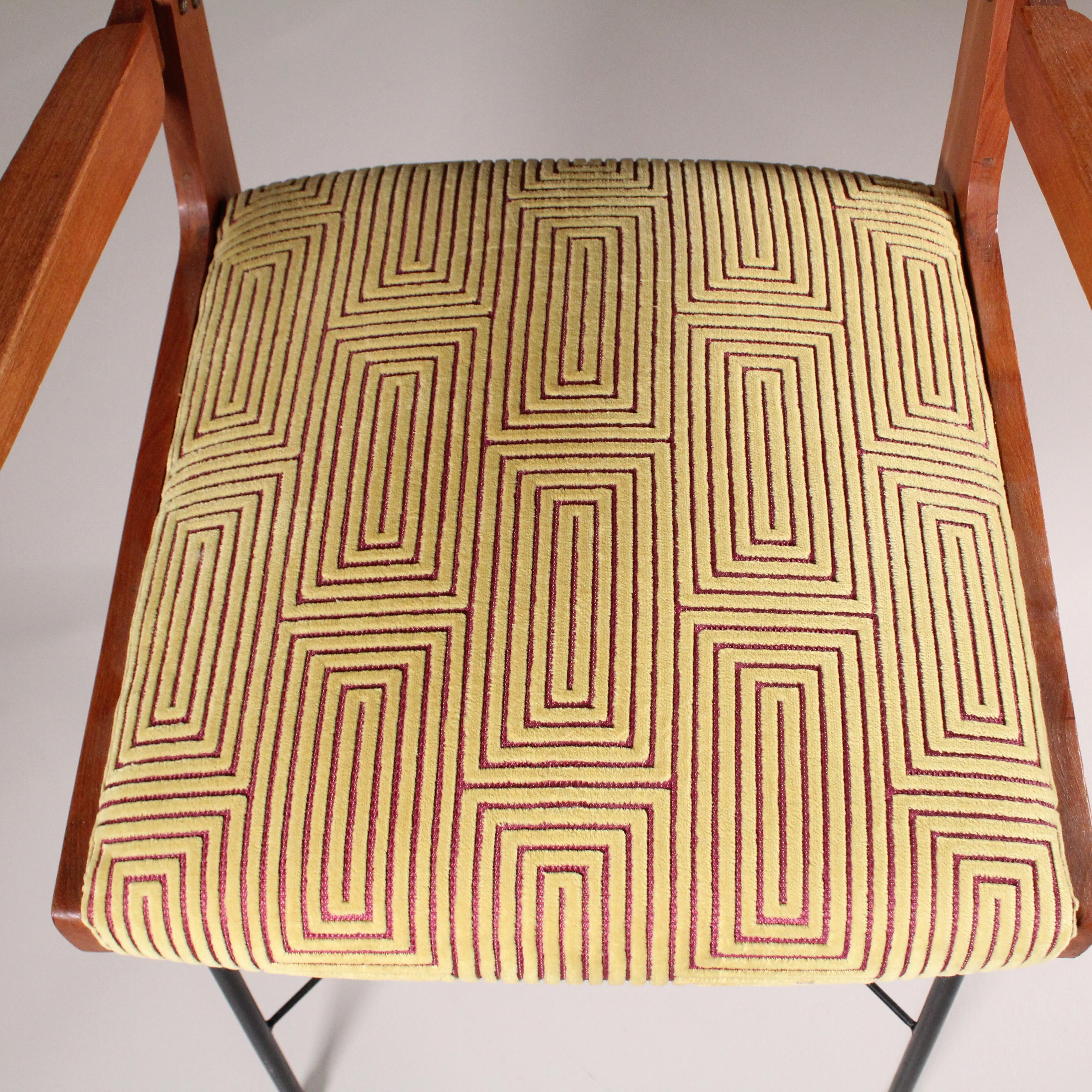 Silla con reposabrazos circa 1960 en venta 7
