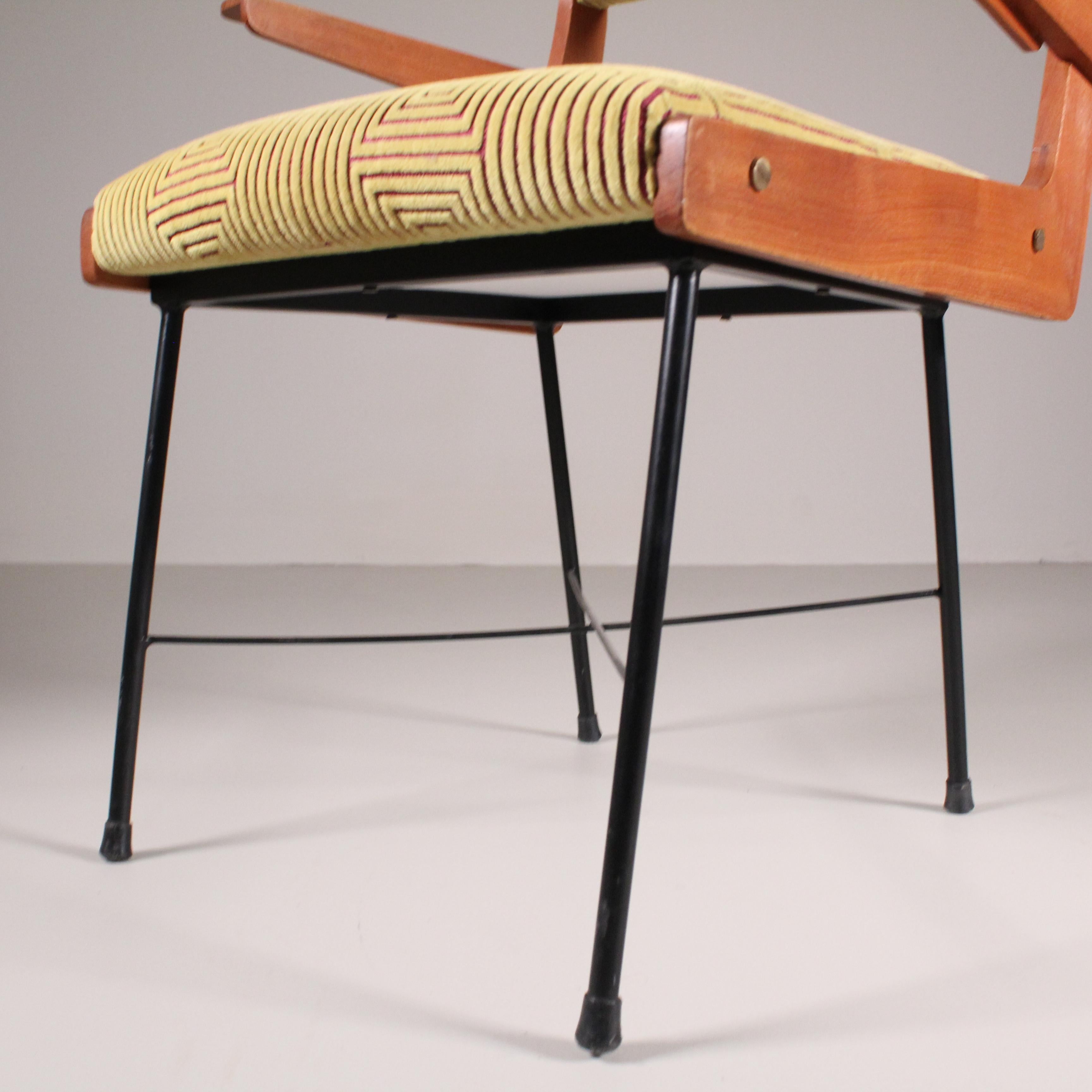 Silla con reposabrazos circa 1960 en venta 9