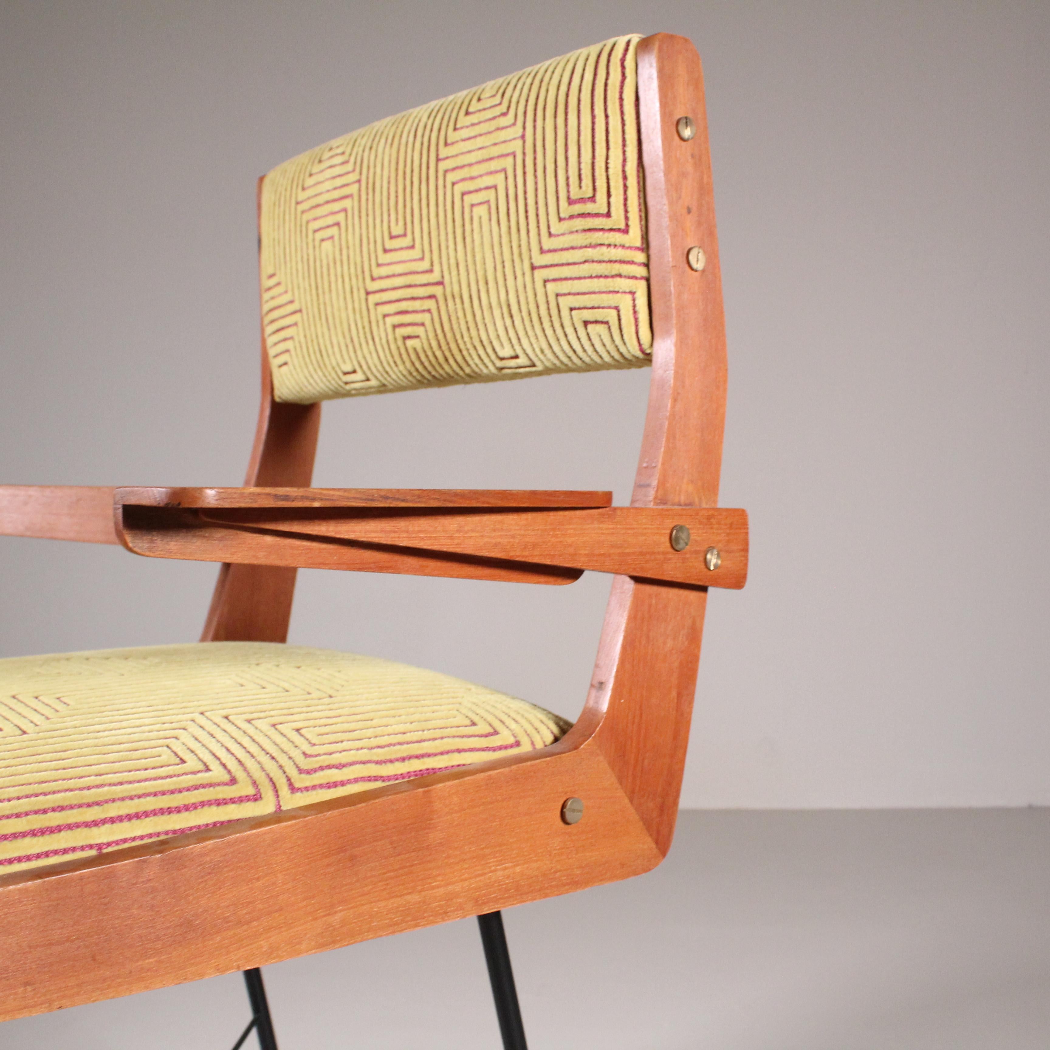 Silla con reposabrazos circa 1960 en venta 10