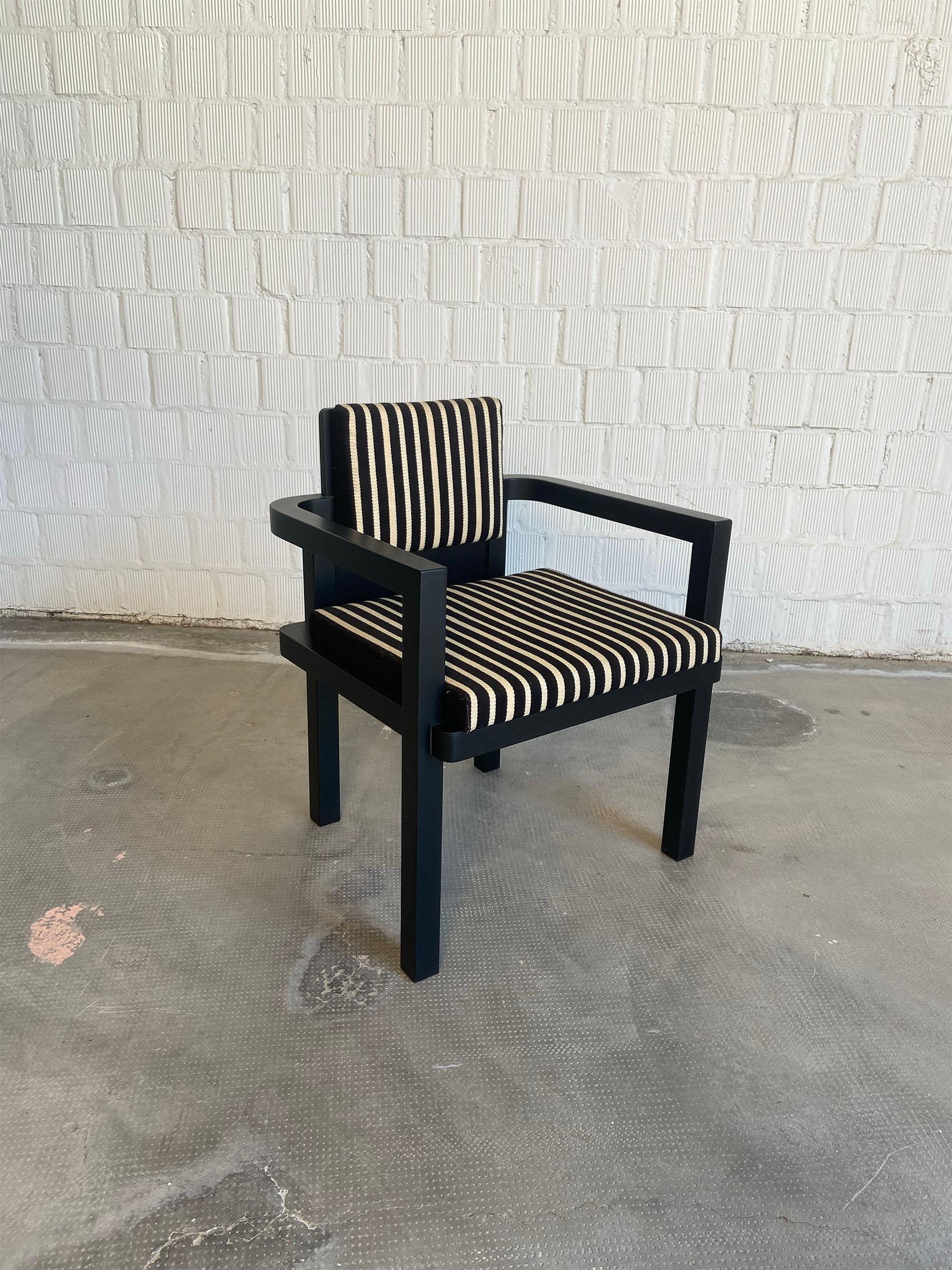 D51 Fauteuil Fagus conçu par Walter Gropius et produit par Tecta en Allemagne en 1920. Ce siège en bois de frêne peint reflète parfaitement le style allemand de ces années-là. La contribution de Walter Gropius au modernisme et au minimalisme
