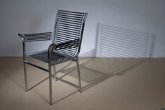 Stuhl mit Armlehnen von Renè Herbst, Stahl und elastische Schnur, 1970er Jahre