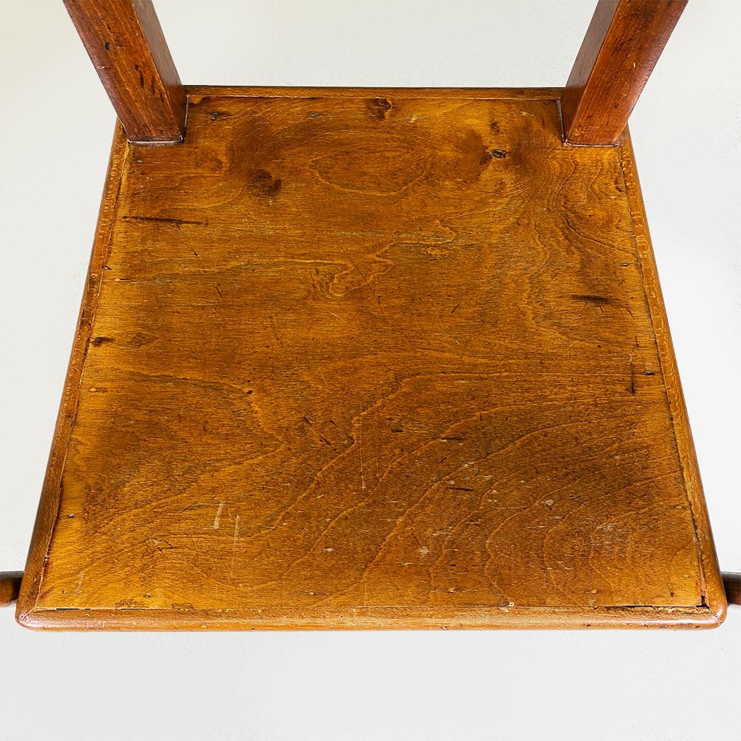 Sedia con braccioli in legno di noce risalente all'inizio del 1900 For Sale 3