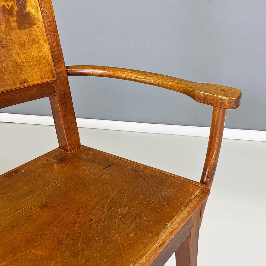 Sedia con braccioli in legno di noce risalente all'inizio del 1900 For Sale 2