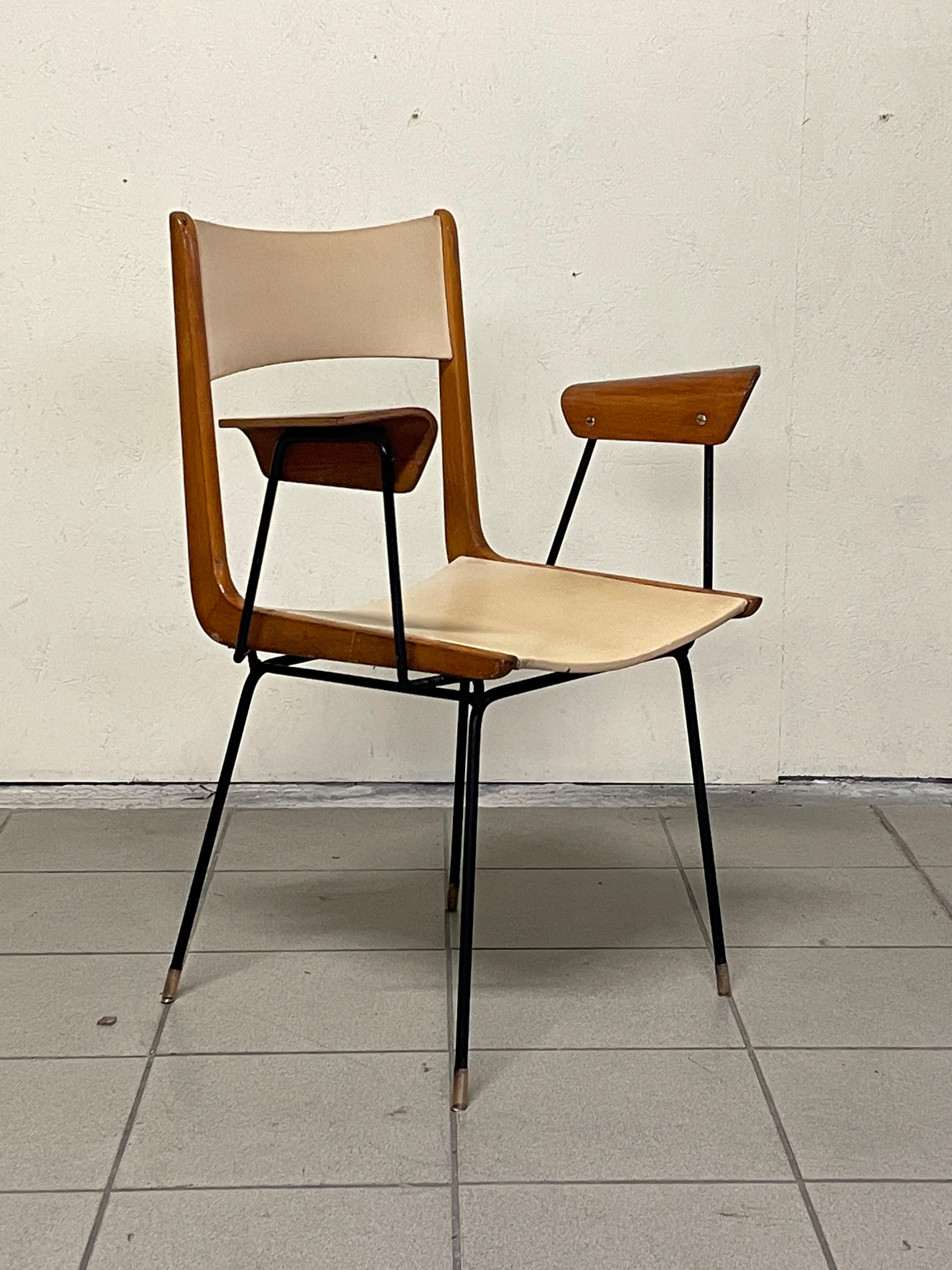 Chaise de bureau Boomerang des années 1950 par Carlo Ratti de fabrication italienne et de grande qualité.

Leur conception a donné naissance au nom de modèle 