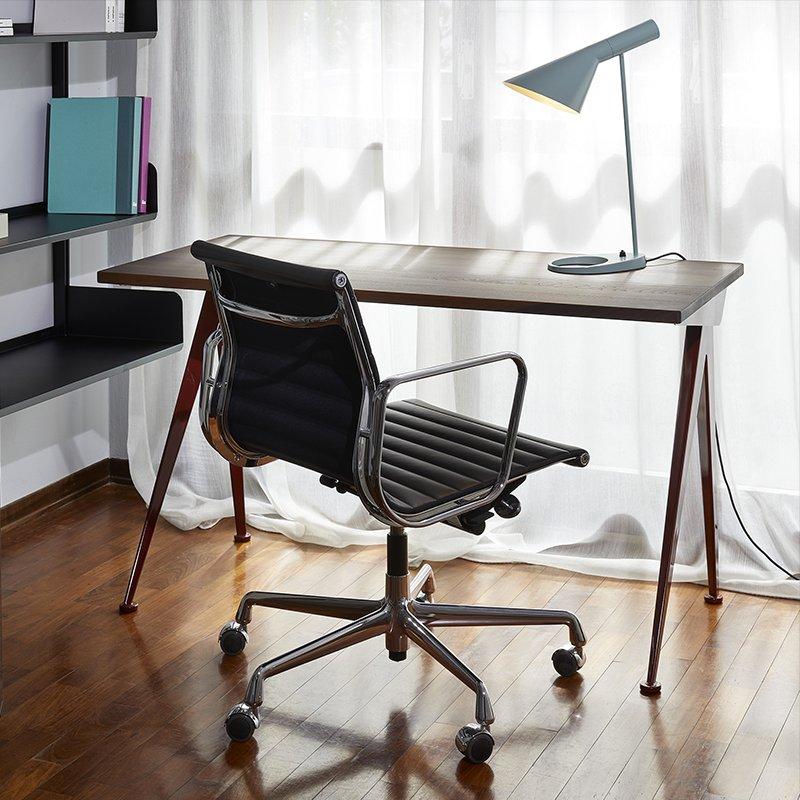Chaise de bureau Ea 117 par Charles et Ray Eames et produite par Vitra en 1999 en vente 1