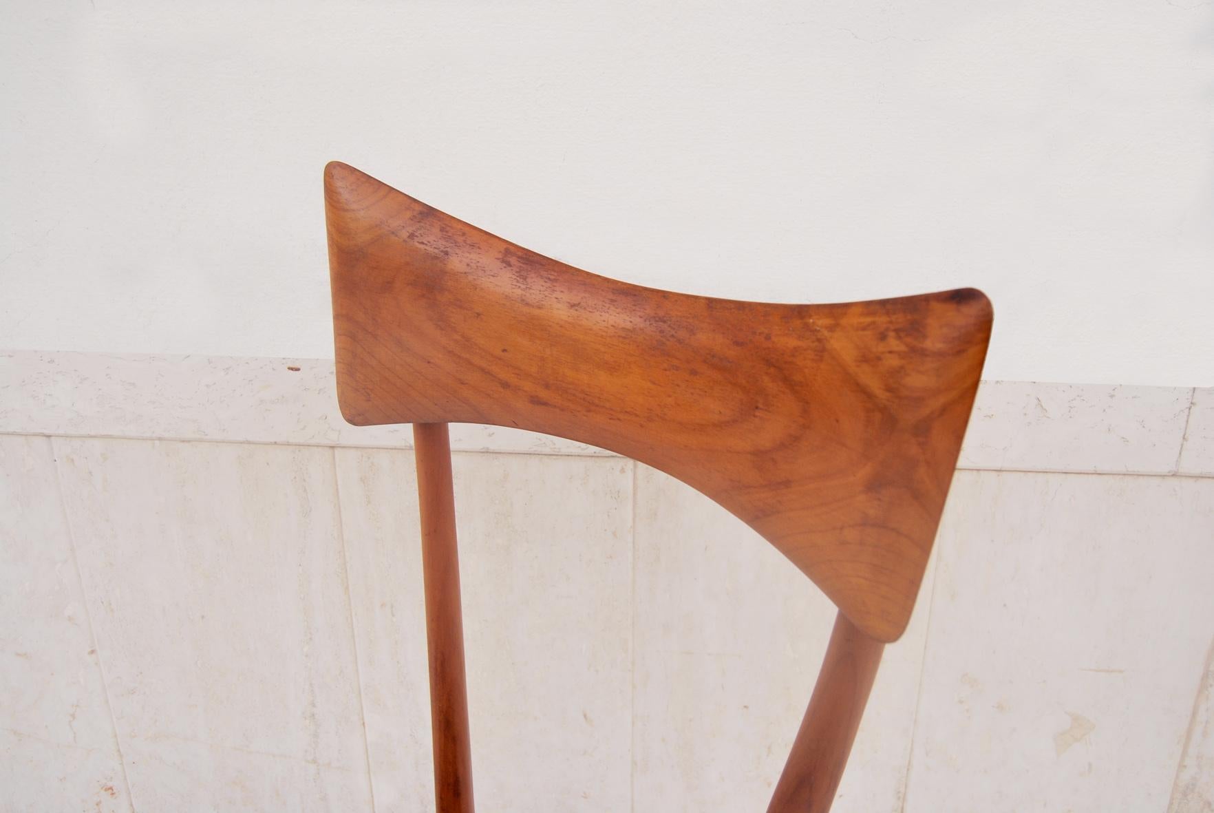 Sedia di Ico Parisi per Ariberto Colombo, Anni '50. 
Sedia prodotta da Ariberto Colombo su disegno di Ico Parisi negli anni '.
Realizzata in legno d'acero, seduta in ecopelle originale.  
Prodotto in buone condizioni, con lievi segni del tempo.  
Il