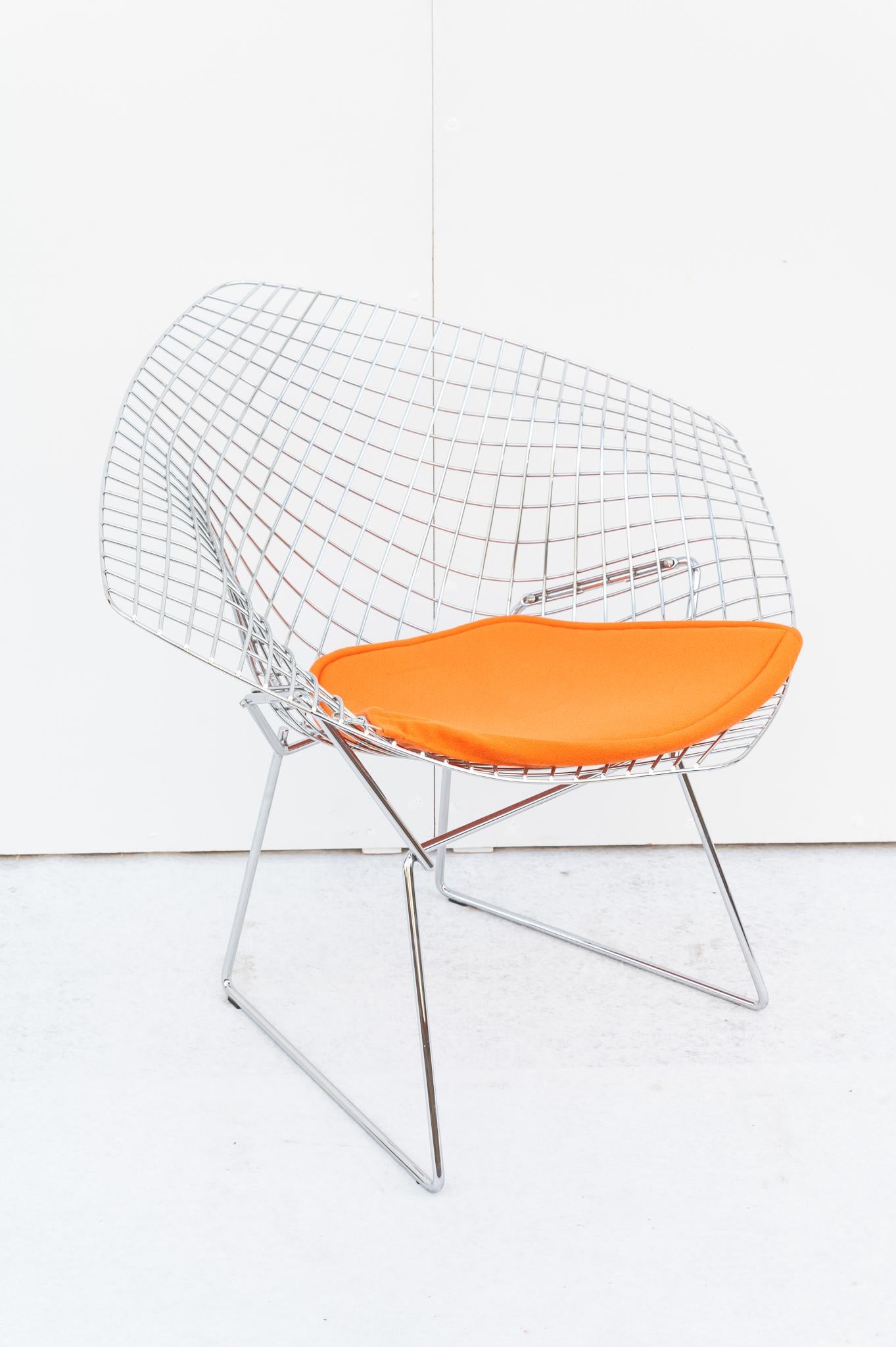 Sedia Diamond, Harry Bertoia, Knoll International, Made in Italy, 1970. 
La sedia Diamond di Harry Bertoia è un emblema del design moderno per la sua eleganza e la sua meravigliosa leggerezza visiva. Fu progettata da Bertoia negli 1952. La sua