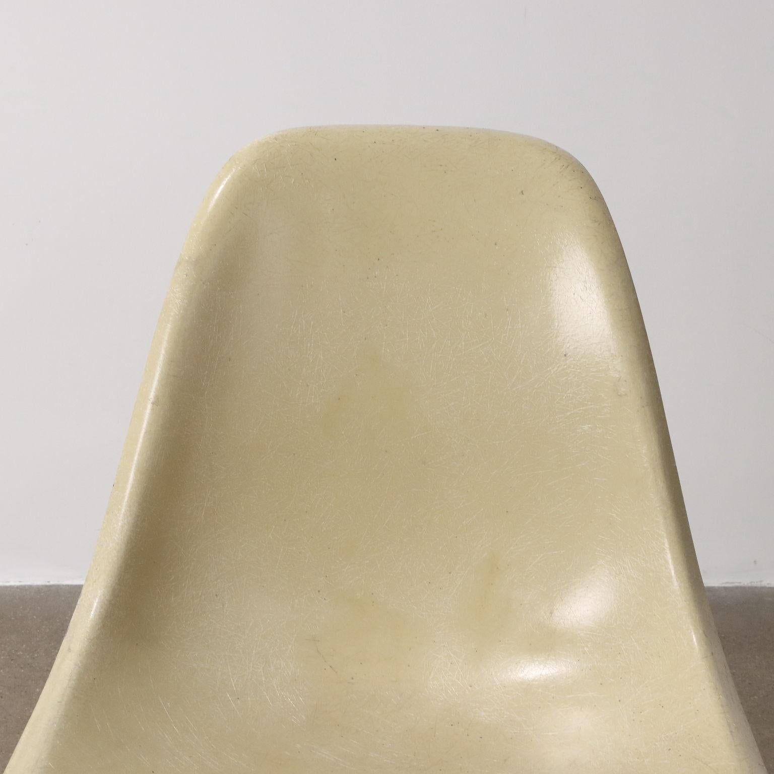 DSS-Stuhl von Charles & Ray Eames für Vitra, 1960er Jahre (Polychromiert) im Angebot