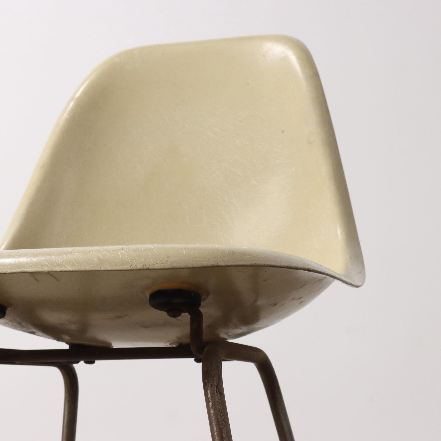 DSS-Stuhl von Charles & Ray Eames für Vitra, 1960er Jahre im Zustand „Relativ gut“ im Angebot in Milano, IT