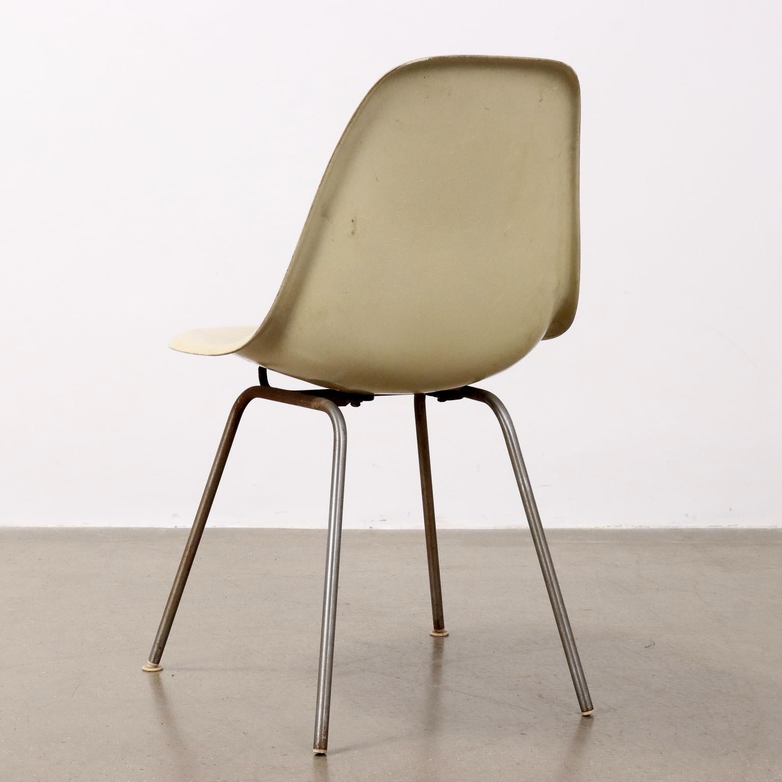 DSS-Stuhl von Charles & Ray Eames für Vitra, 1960er Jahre (Metall) im Angebot