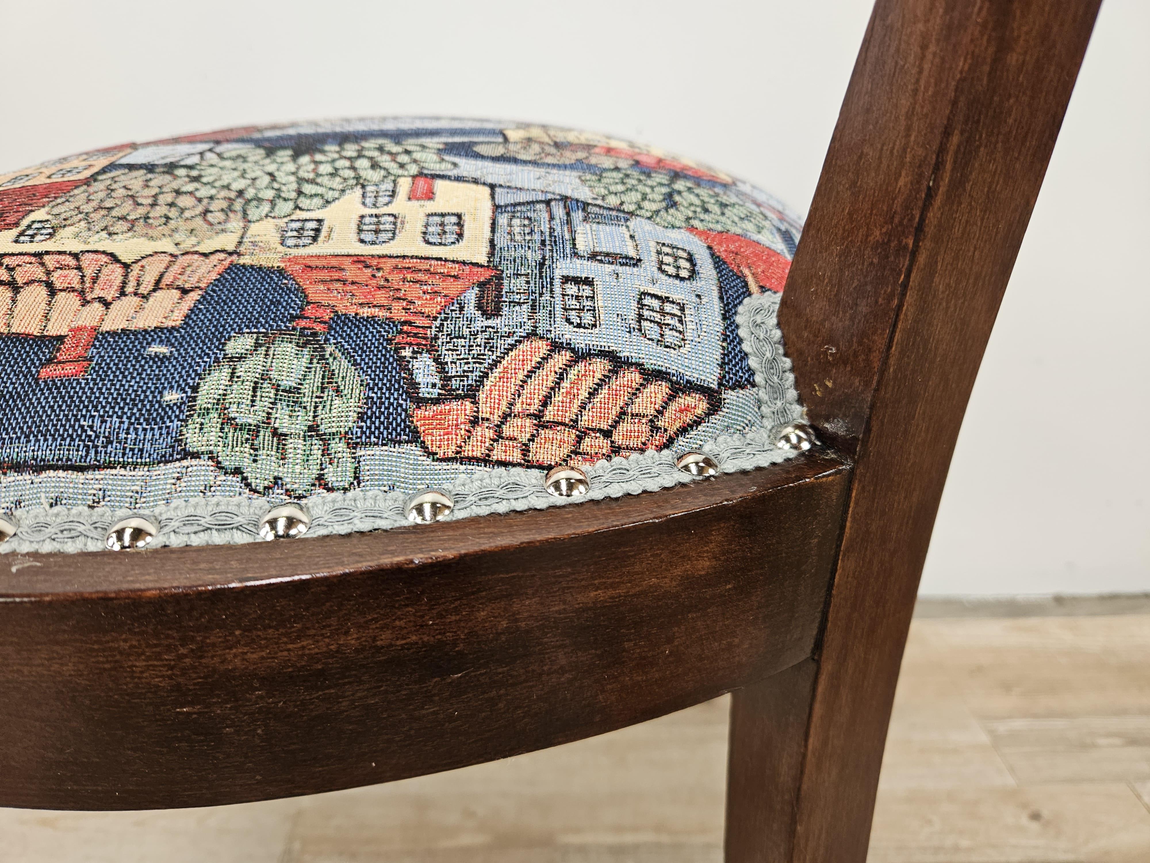Sedia e sgabello Art Decò per camera da letto in noce con tessuto fantasy 1930 in vendita 6