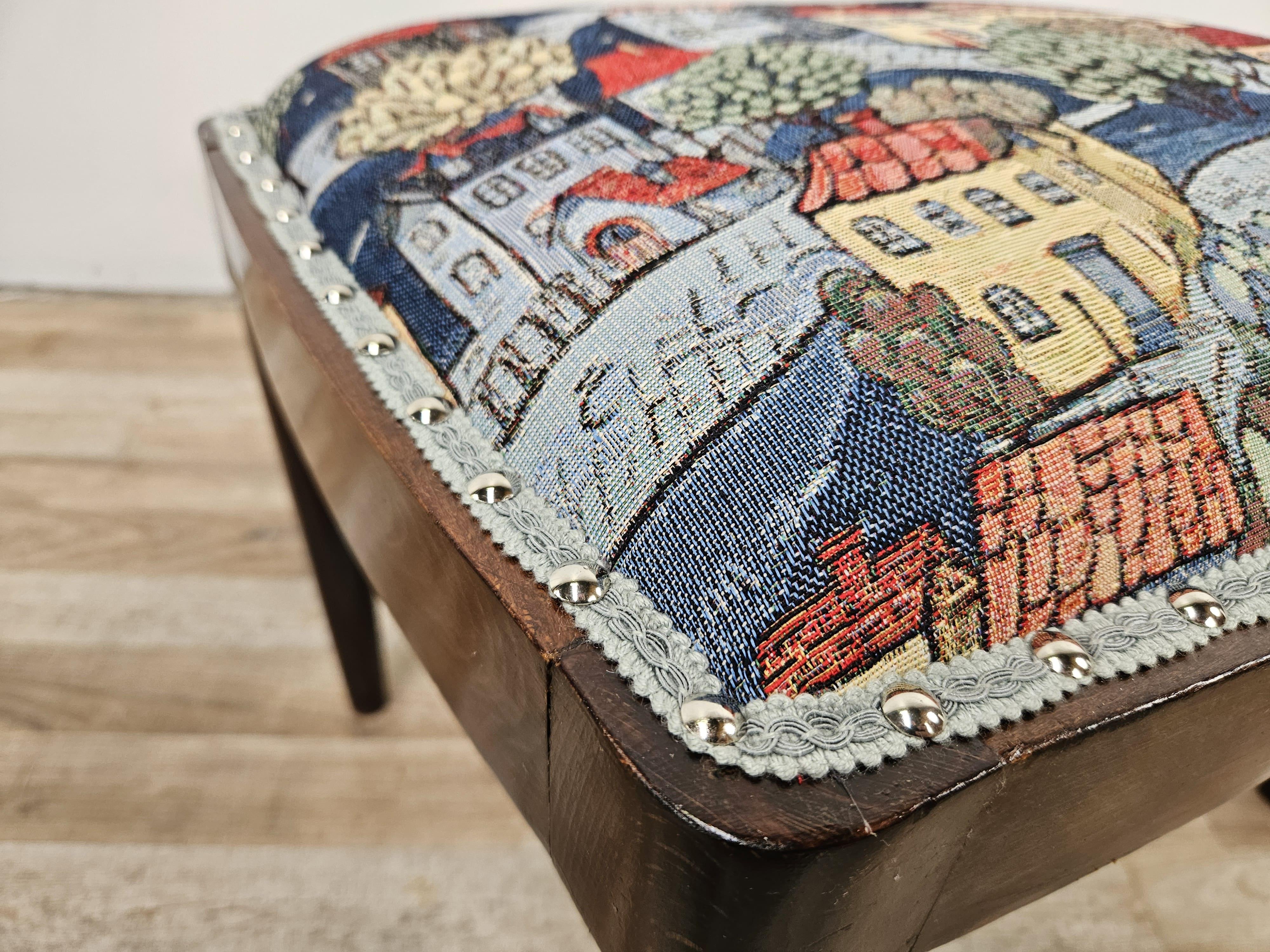 Sedia e sgabello Art Decò per camera da letto in noce con tessuto fantasy 1930 in vendita 10