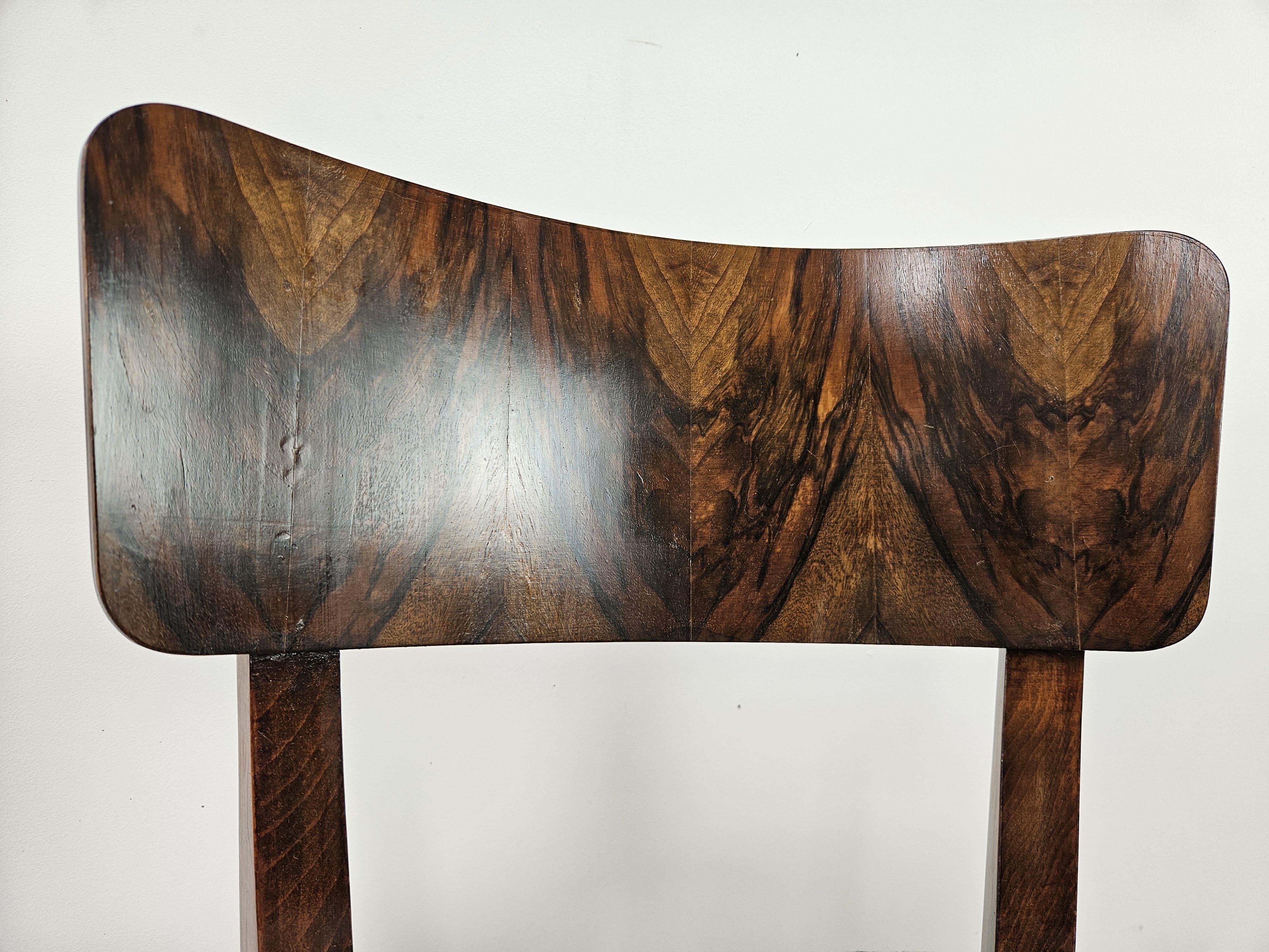 Italian Sedia e sgabello Art Decò per camera da letto in noce con tessuto fantasy 1930 in vendita