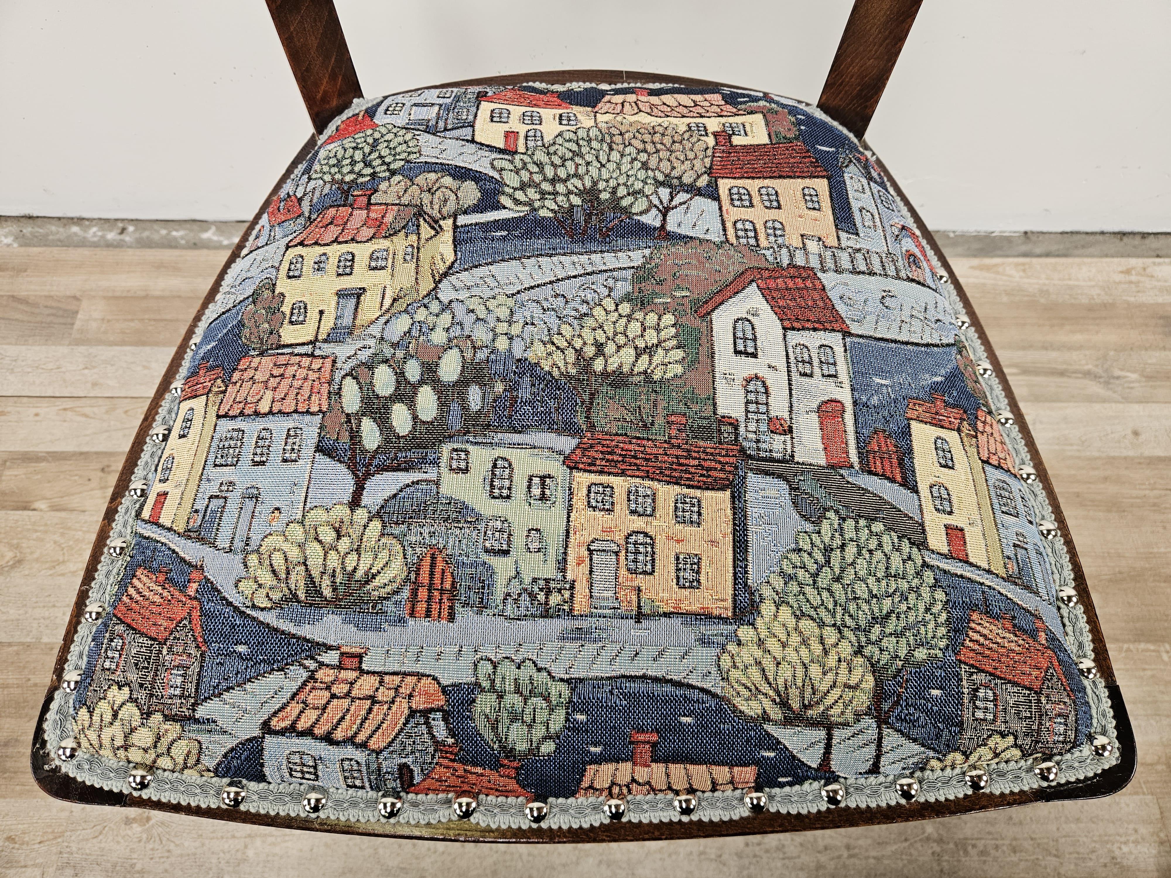 Sedia e sgabello Art Decò per camera da letto in noce con tessuto fantasy 1930 In condizioni buone in vendita a Premariacco, IT
