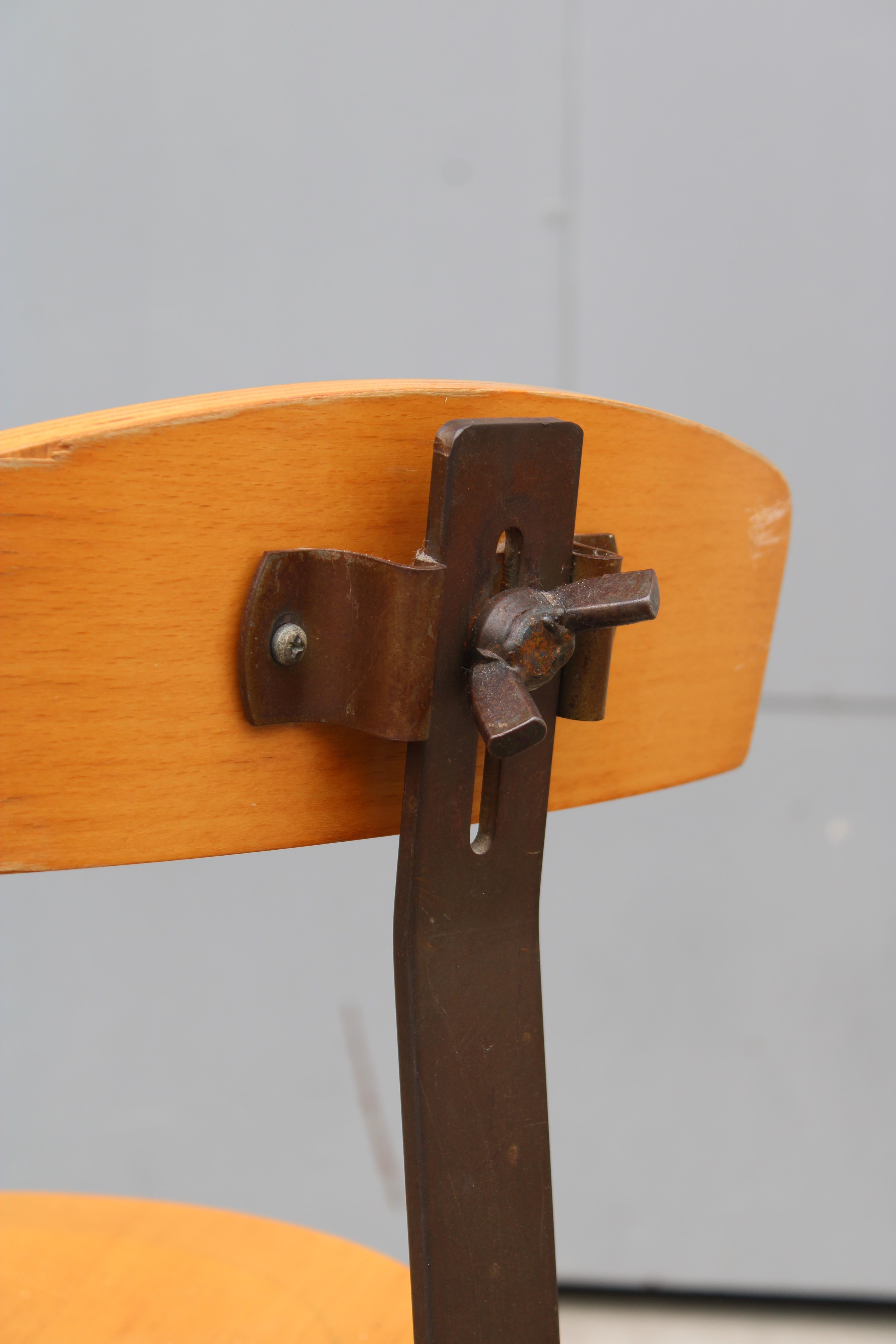 Late 20th Century Sedia Girevole in Faggio e ferro Diesel 1970 in vendita