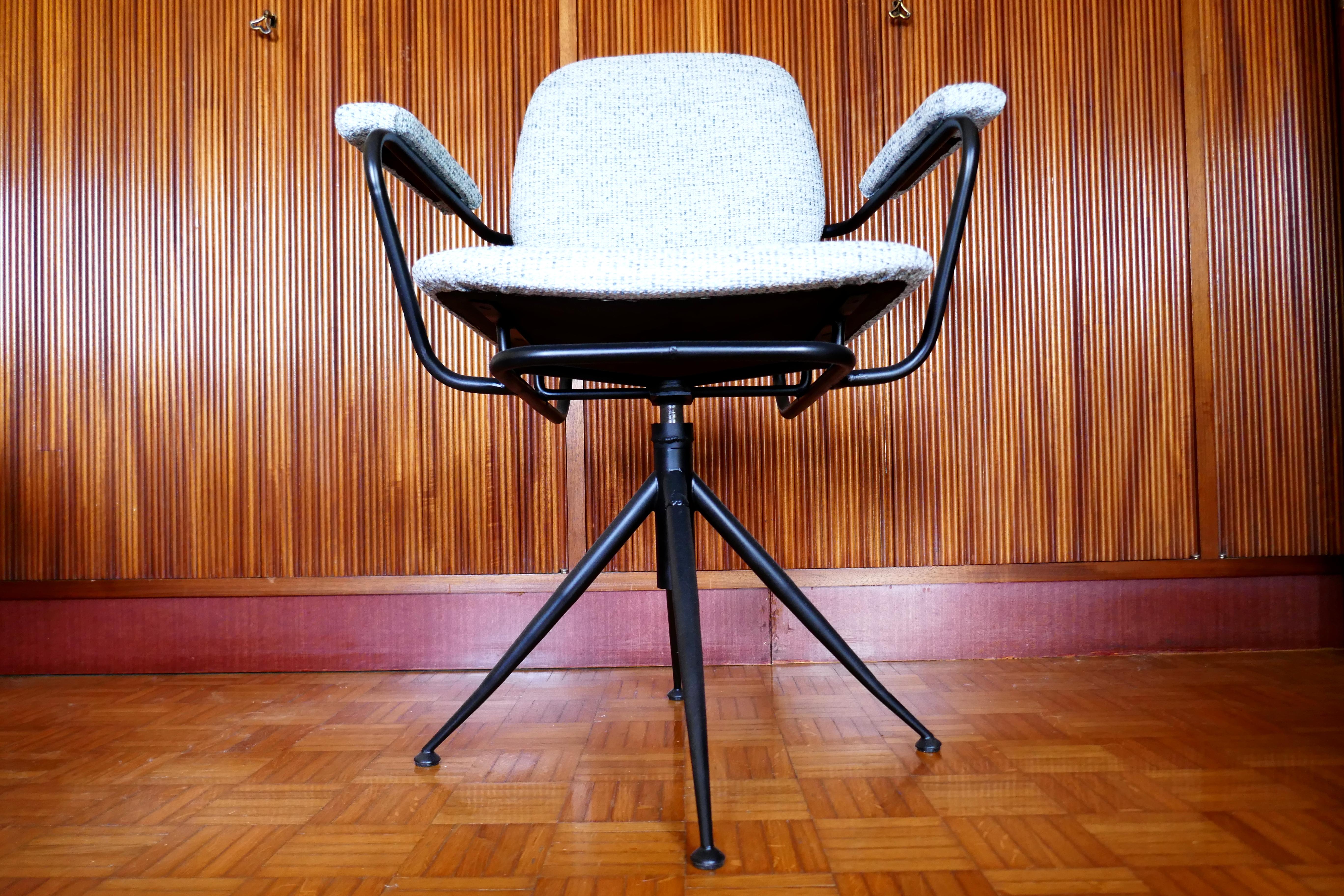 Swivel chair possible design by Gastone Rinaldi for Rimadesio.
Restored
Thank you