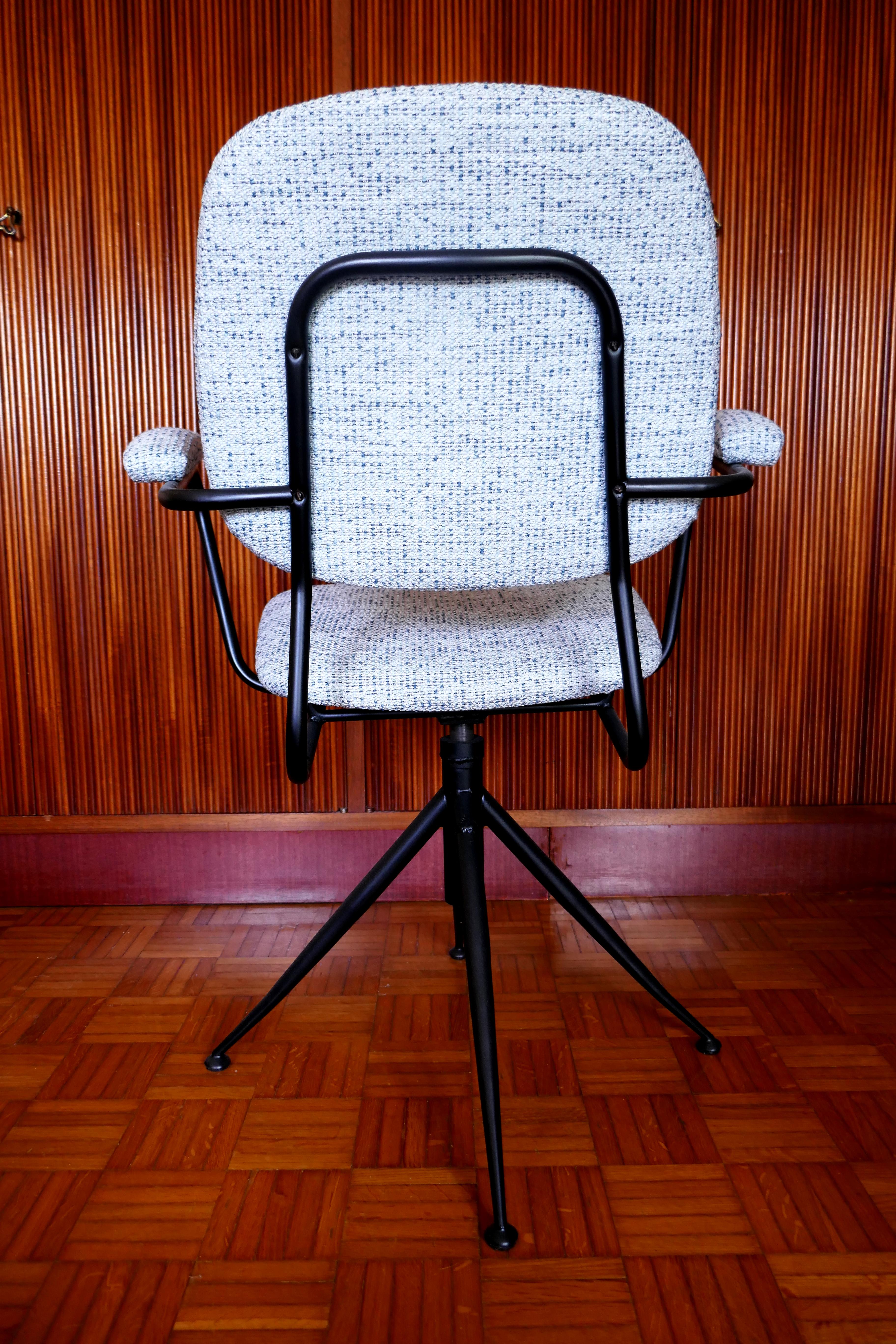 Italian Swivel chair, possible Gastone Rinaldi for Rimadesio  For Sale