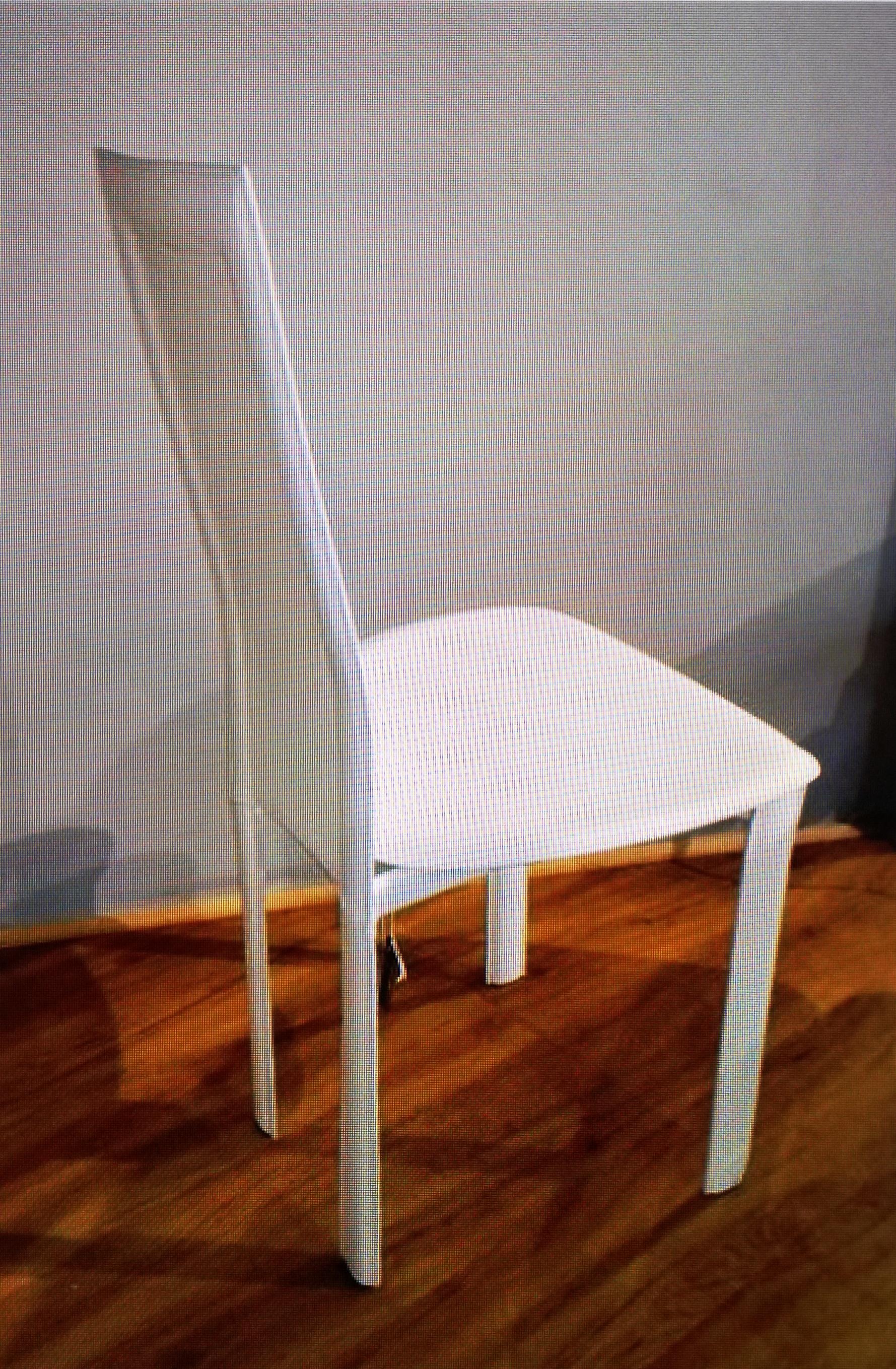 sedia di fabbricazione Italiana, in cuoio bianco ottico. struttura in metallo rivestita in cuoio di qualita'. cuciture a vista modello simile alla sedia Lara di cattelan. anni 90/2000 disponibili 3 pezzi uguali. cad € 190-  H cm 90, L cm 50, H