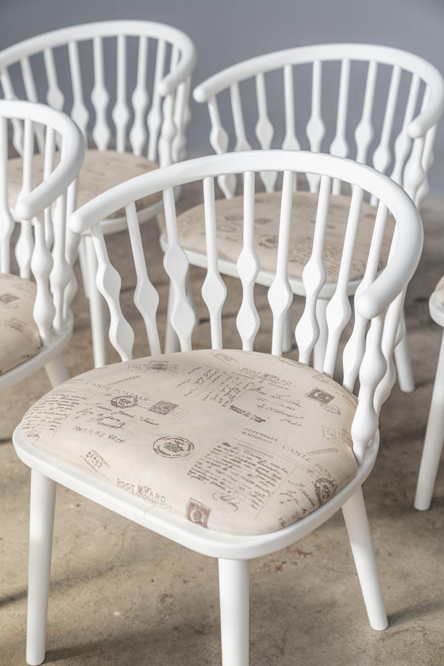 Matt white painted beech chair, 1970 fabric upholstered seat, set 6 In Excellent Condition For Sale In Manzano, IT