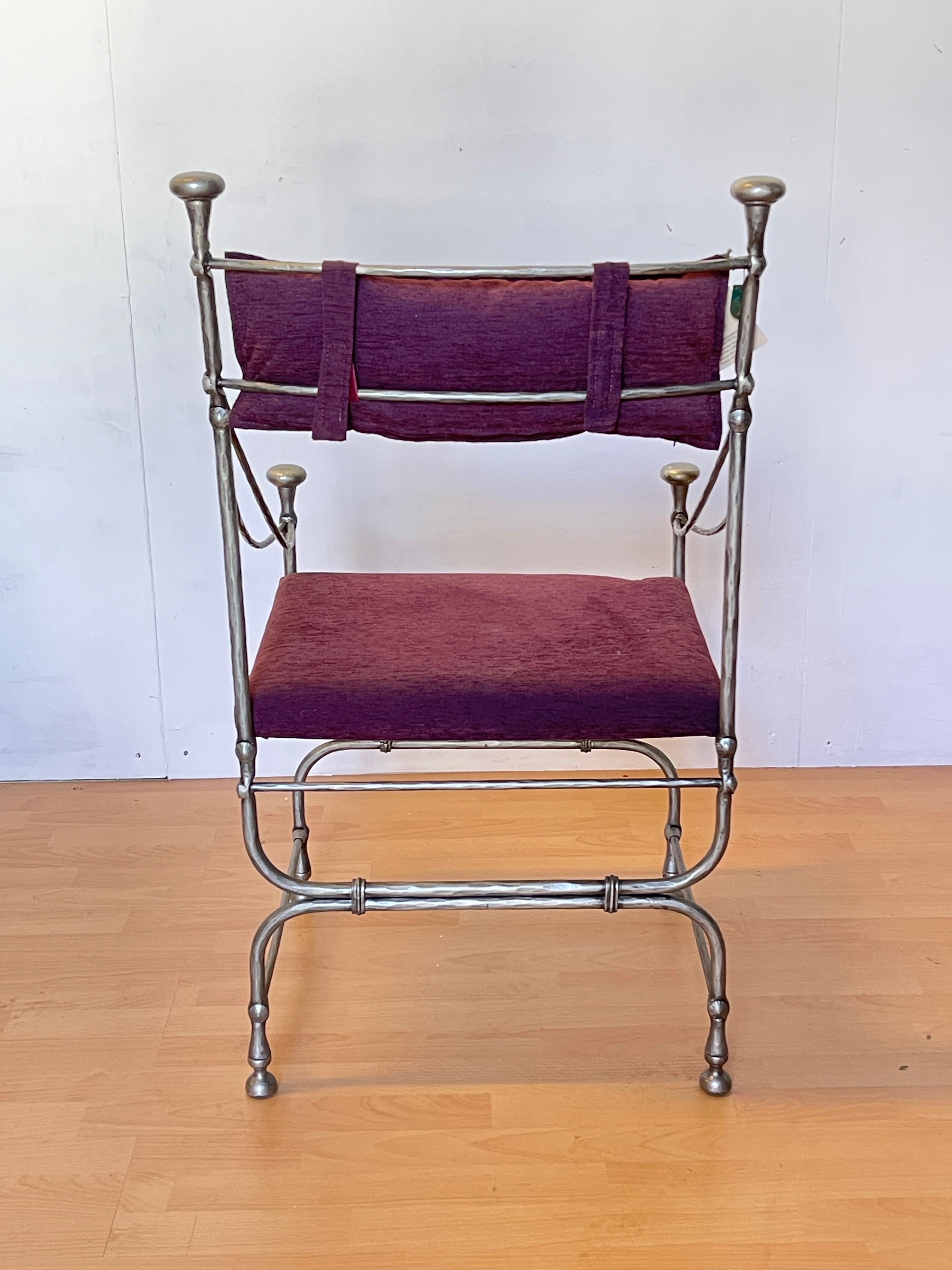 Sedia in Ferro Battuto con Seduta in Velluto Burdeos - Stile Medievale en venta 3