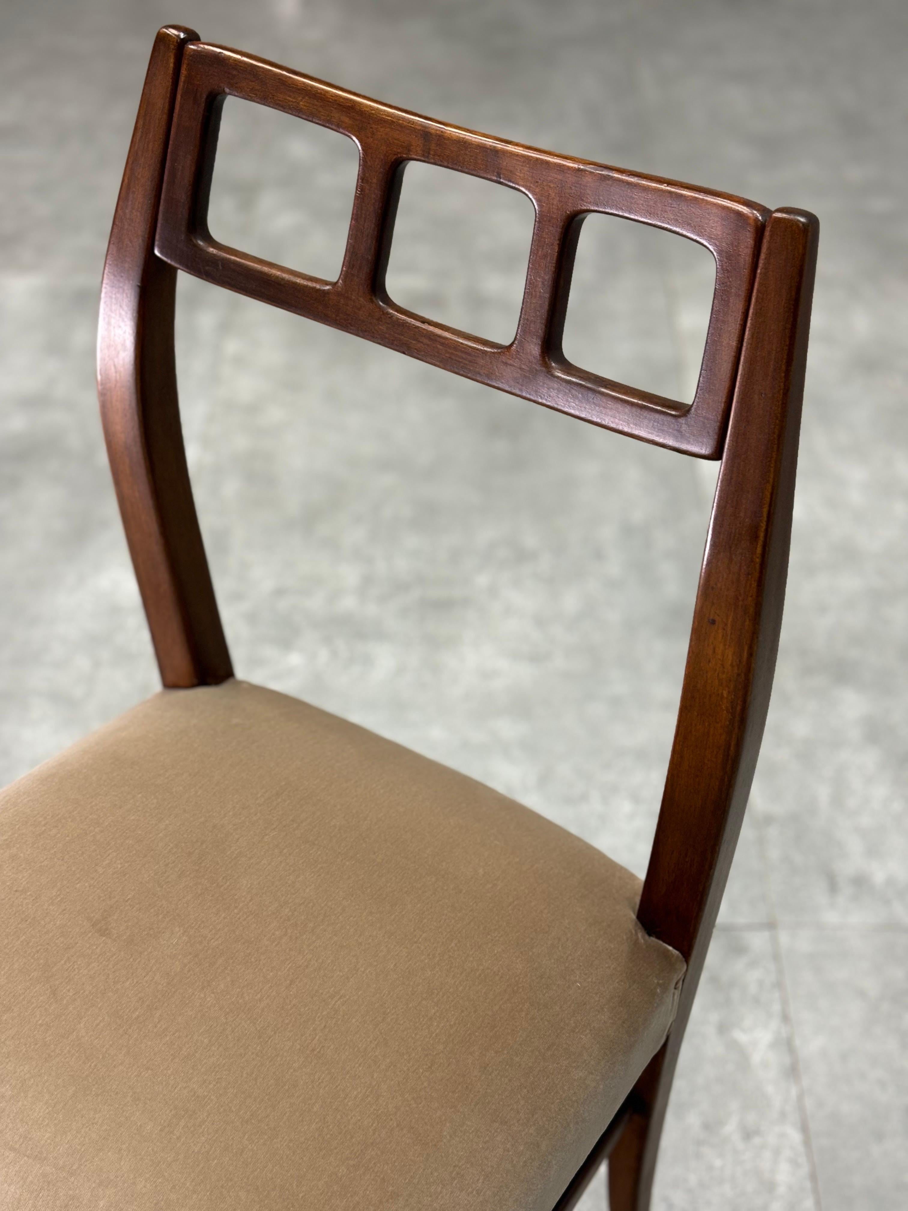 Sedia in legno di noce, 1950s, Scuola Milanese In Good Condition For Sale In Quarrata, IT