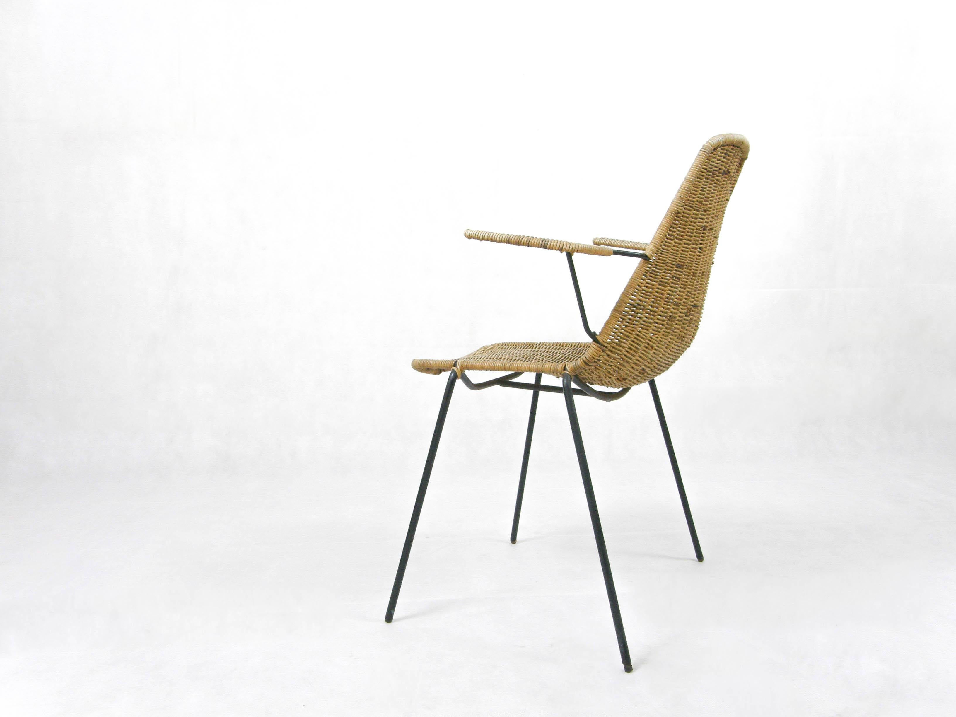 Mid-Century Modern Wicker chair with armrests Campo and Graffi italia 1950s For Sale
