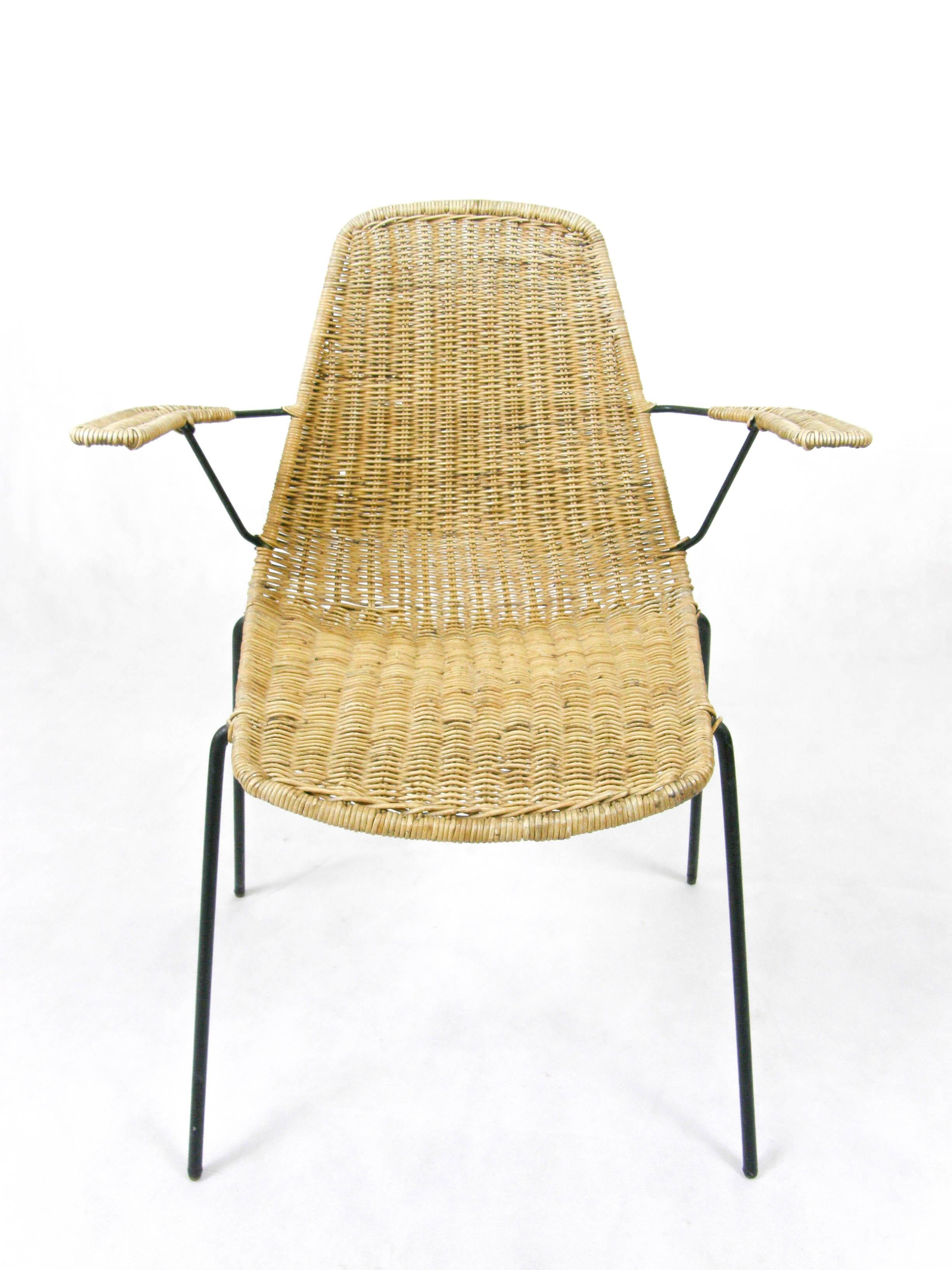 Mid-20th Century Wicker chair with armrests Campo and Graffi italia 1950s For Sale