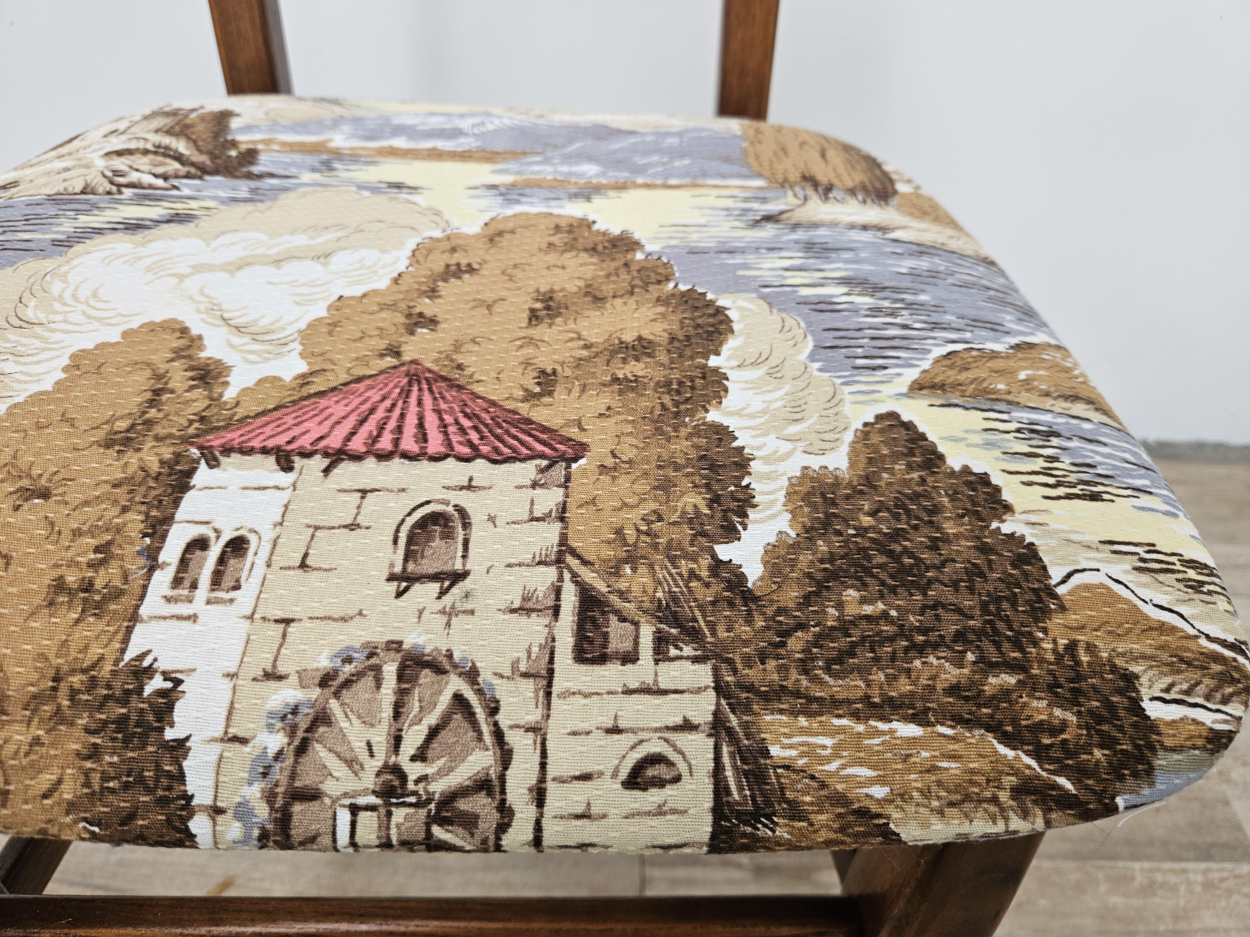 Siebziger Jahre Teakholz Stuhl Skandinavisches Design (Stoff) im Angebot