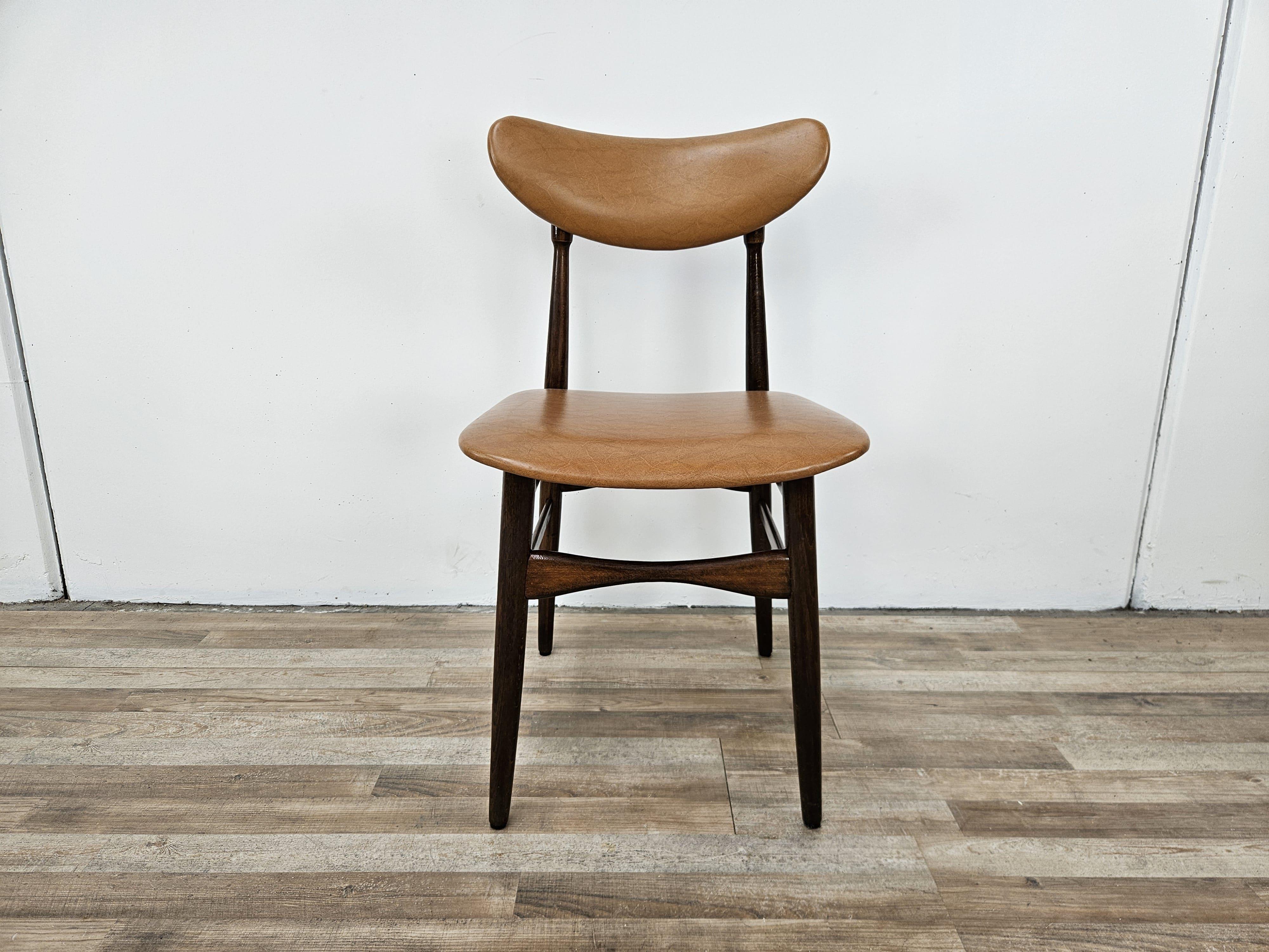 1970s teak frame dining room chair with upholstered seat and back covered in light brown skai.

Chair polished and ready for use.