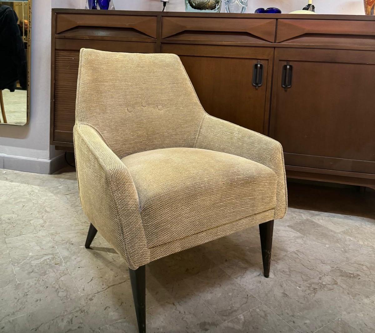 Fabric chair designed by Gio Ponti for Cassina. The chair is upholstered in sand-colored fabric with four wooden feet. Comfortable and convenient seating, simple and elegant style that allows the armchair to be placed in different environments. Good
