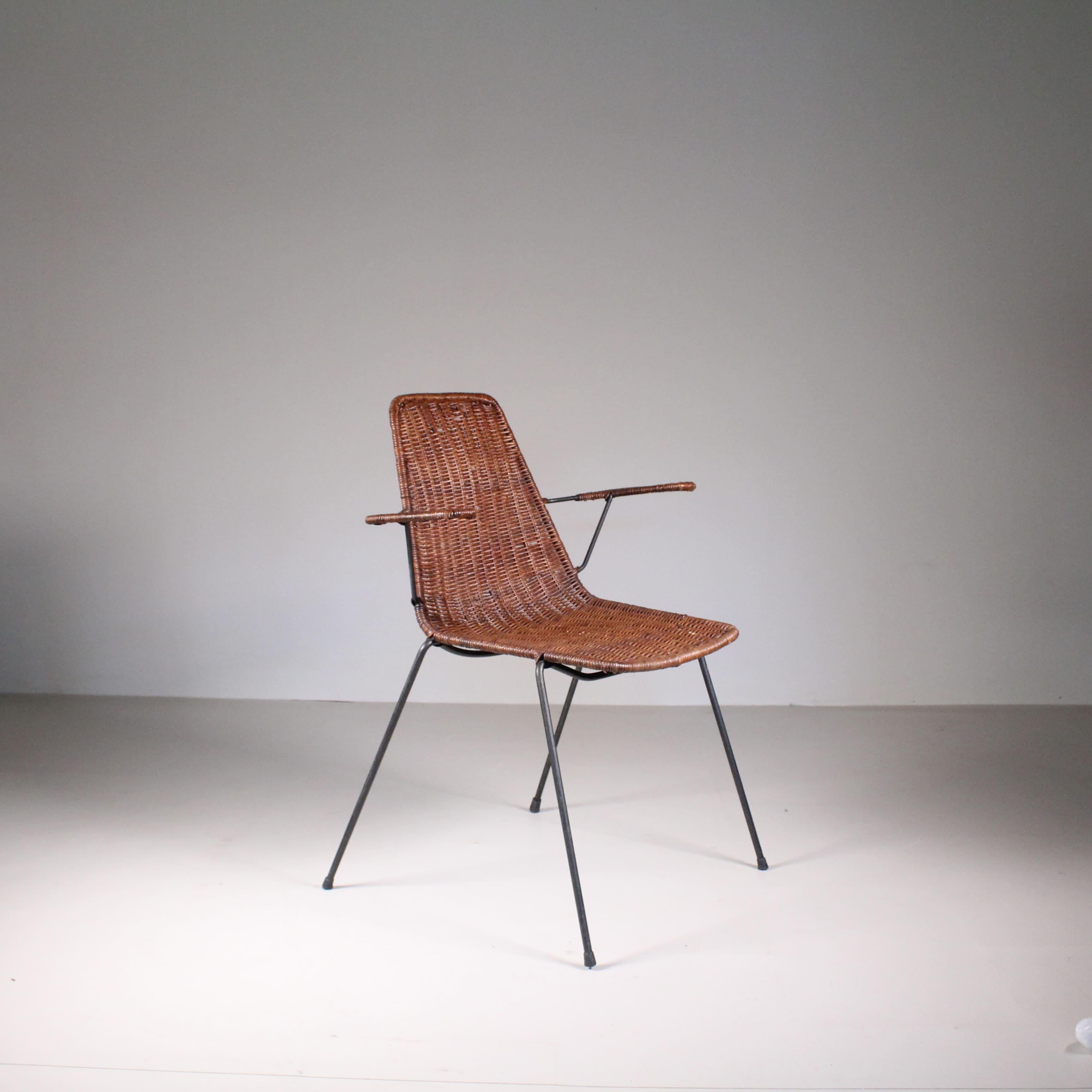 Estado: Bueno
Materiales: Ratán, Metal pintado
Época: 1960