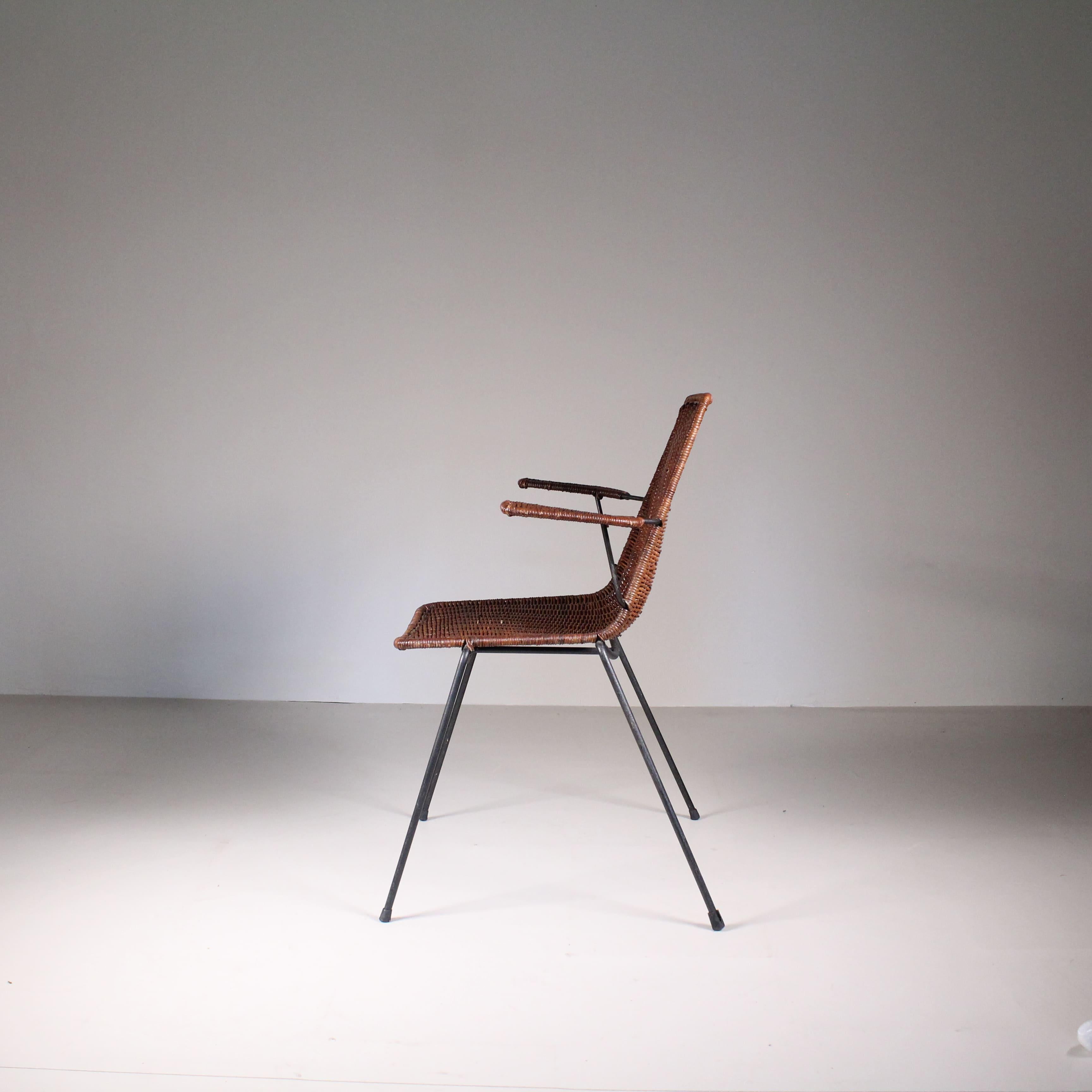 Silla de mimbre de Gianfranco Legler con reposabrazos, años 60 Italian en venta