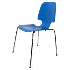 Italienischer Stuhl mit hellblauer Holzschale und verchromten Stahlbeinen, 1960er Jahre