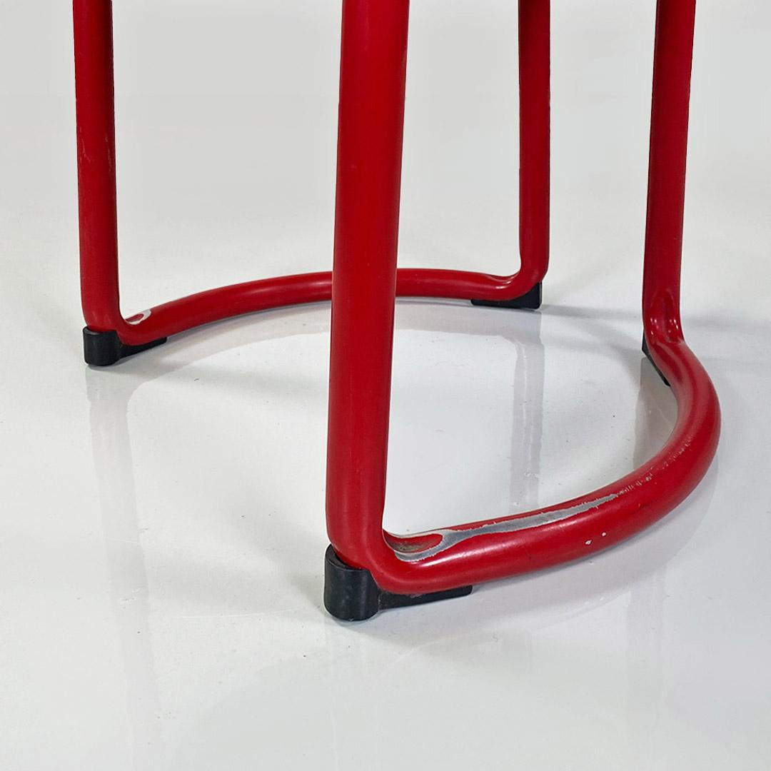 Chaise italienne de Tito Agnoli en métal rouge, bois et similicuir, vers 1960 en vente 5