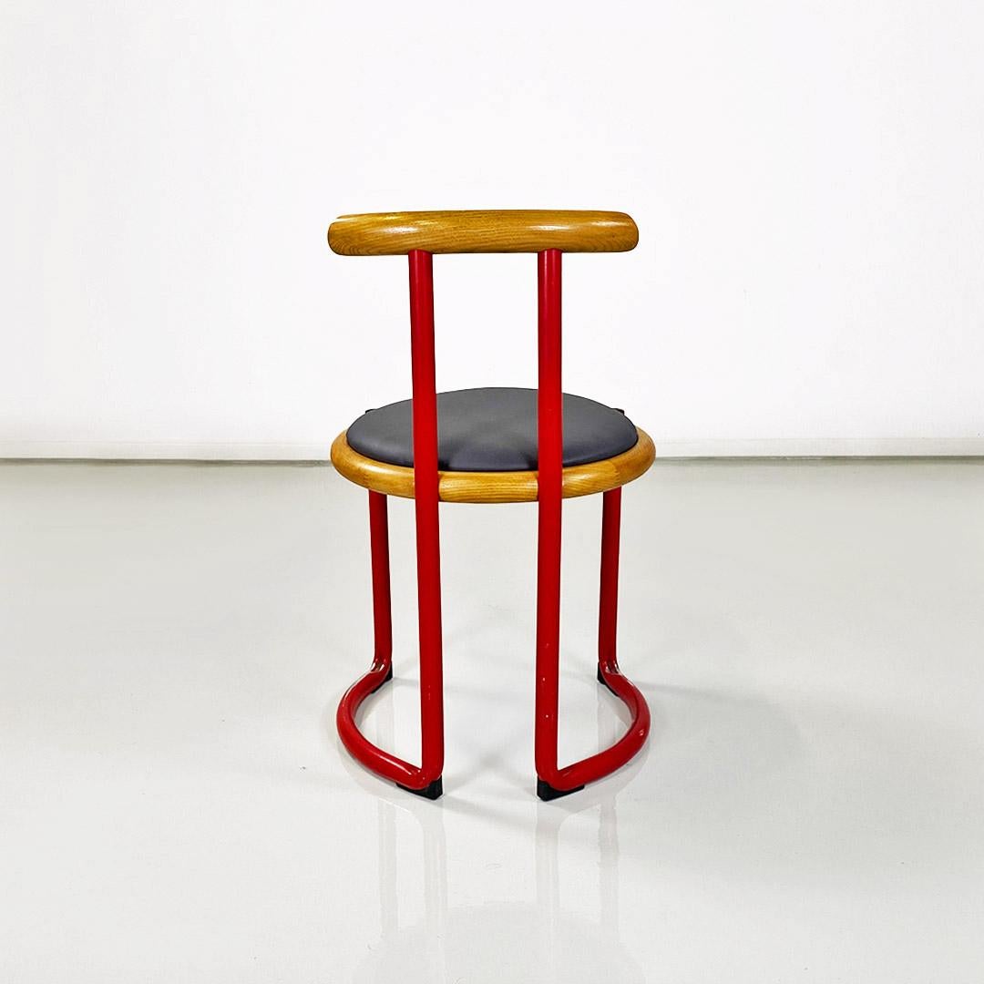 Italienischer Stuhl von Tito Agnoli aus rotem Metall, Holz und Kunstleder, um 1960 im Angebot 1