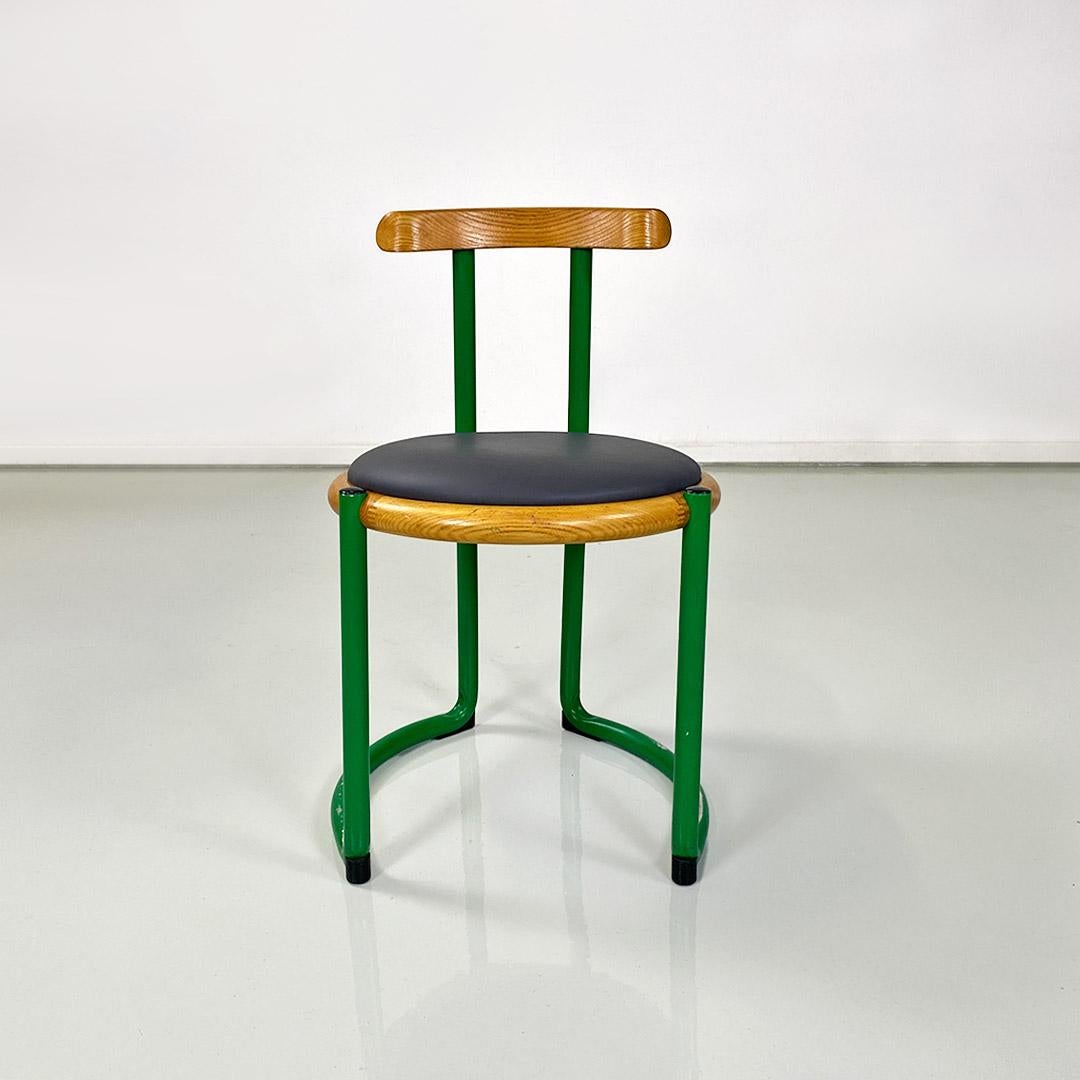 Sedia italiana di Tito Agnoli in metallo verde, legno e finta pelle, 1960 ca. In Good Condition For Sale In MIlano, IT