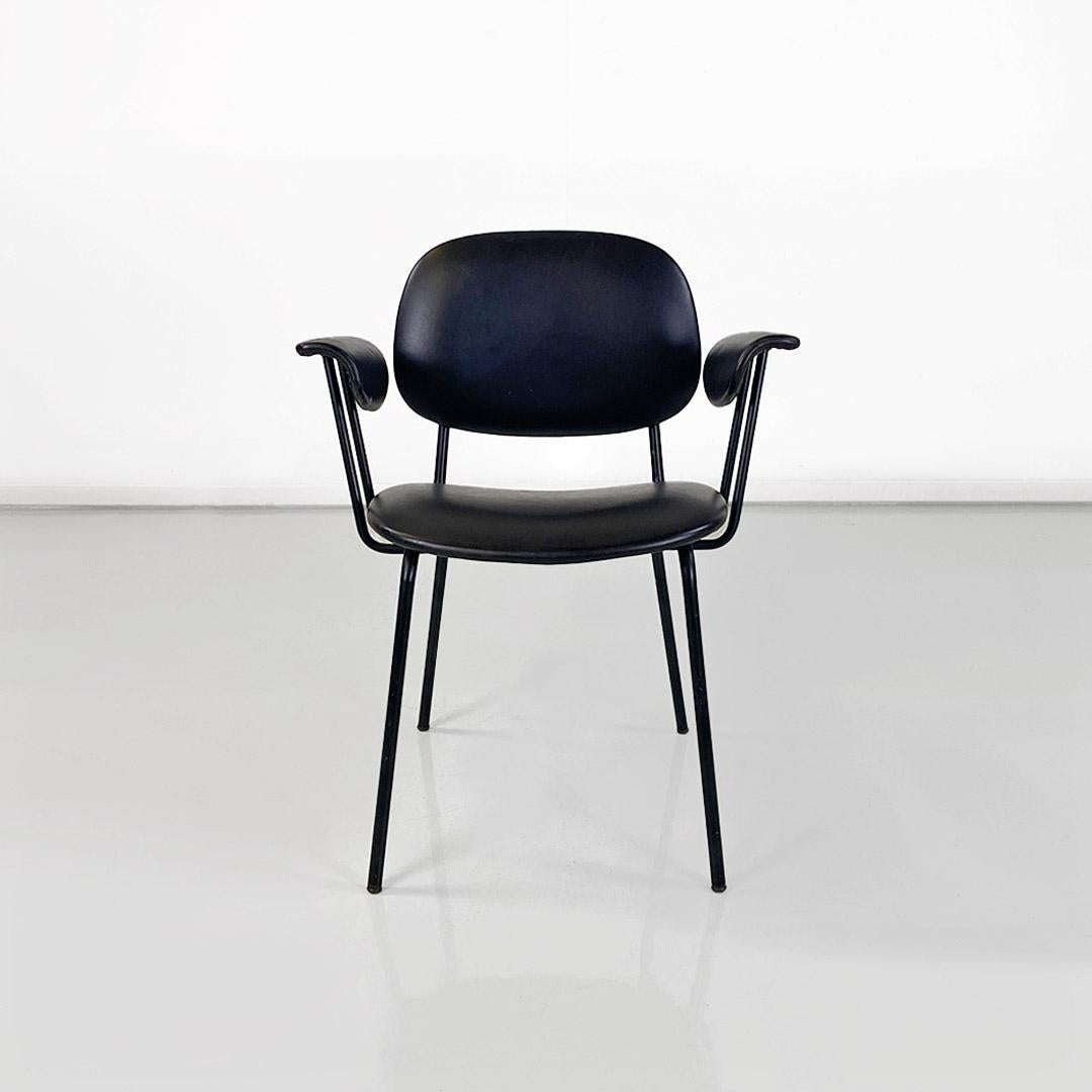 Italian chair, metal and black leather with arms, modern antique, ca. 1960.
Chair with black enameled metal rod frame and black leather upholstered arms, back and seat.
1960 ca.
Very good condition.
Measures in cm 63x50x79h and seat height cm